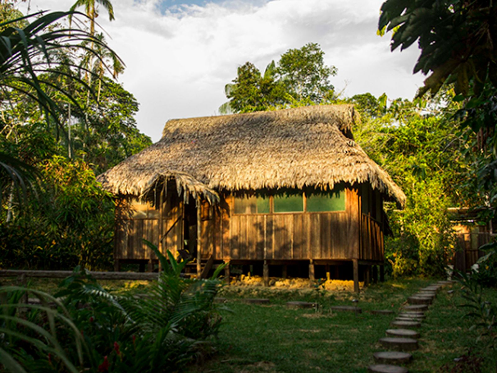 Rondreis Colombia, Leticia, Yoi Eco tours, buitenaanzicht lodge