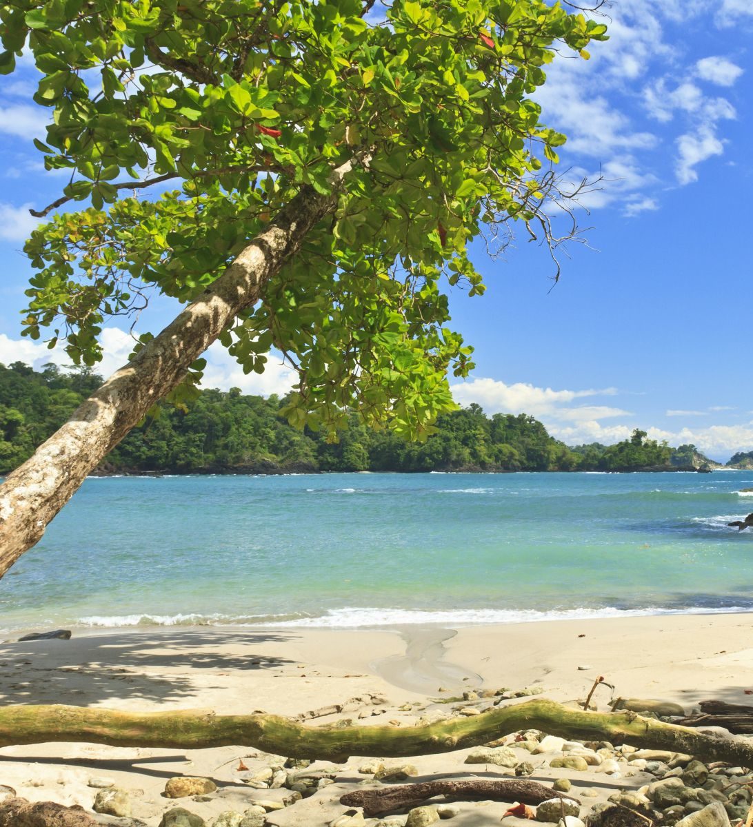 Rondreis Costa Rica, Manuel Antonio, strand en zee vanaf strand