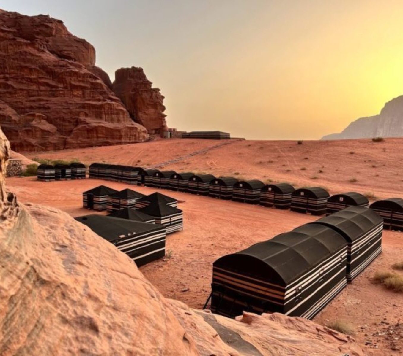 Rondreis Jordanie, Wadi Rum, Bedouin Lifestyle Camp bovenaanzicht