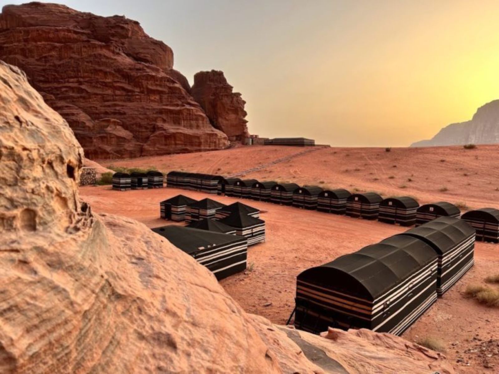 Rondreis Jordanie, Wadi Rum, Bedouin Lifestyle Camp bovenaanzicht
