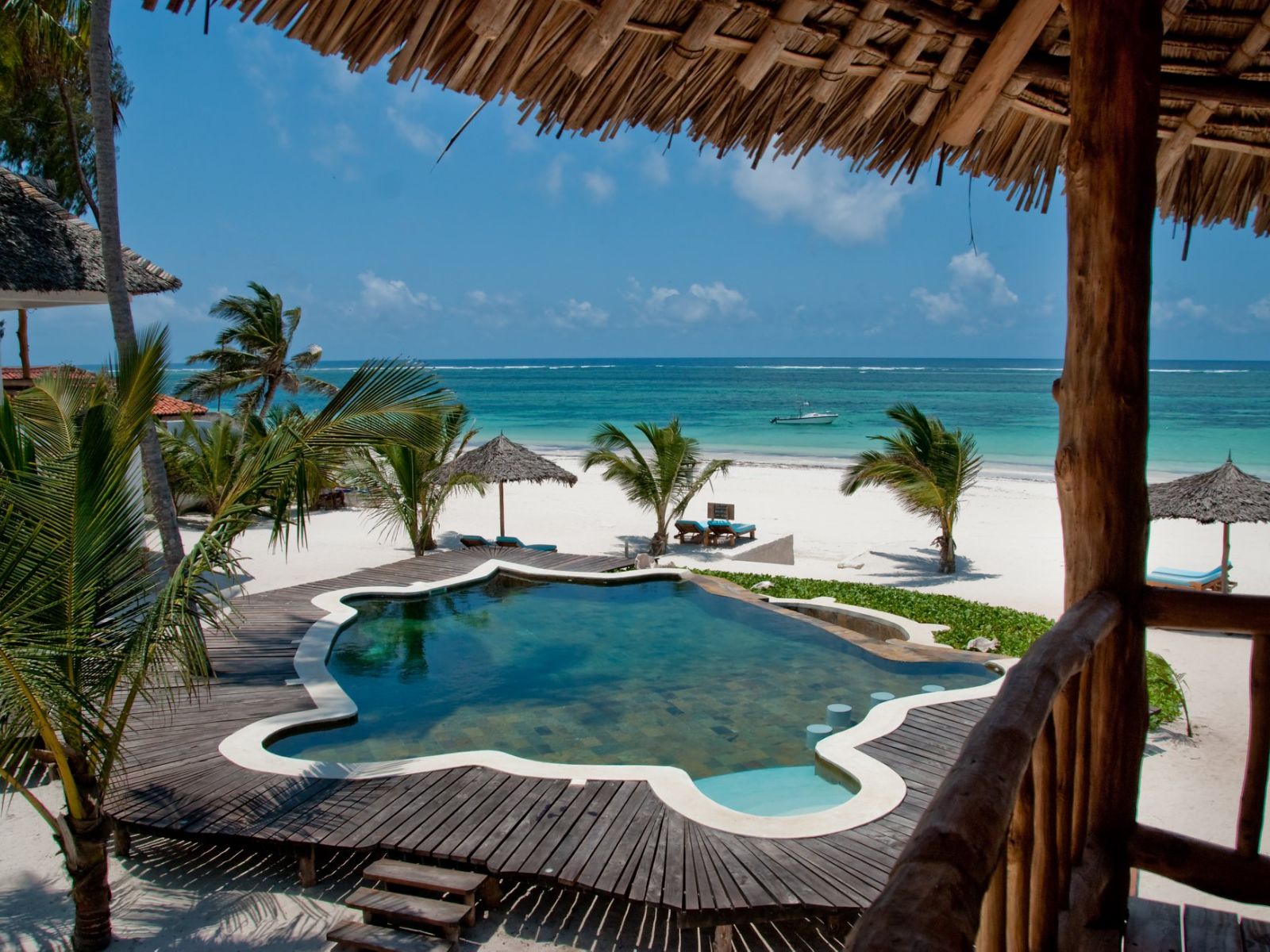 Rondreis Kenia, Diani Beach, Waterlovers Beach Resort, zwembad
