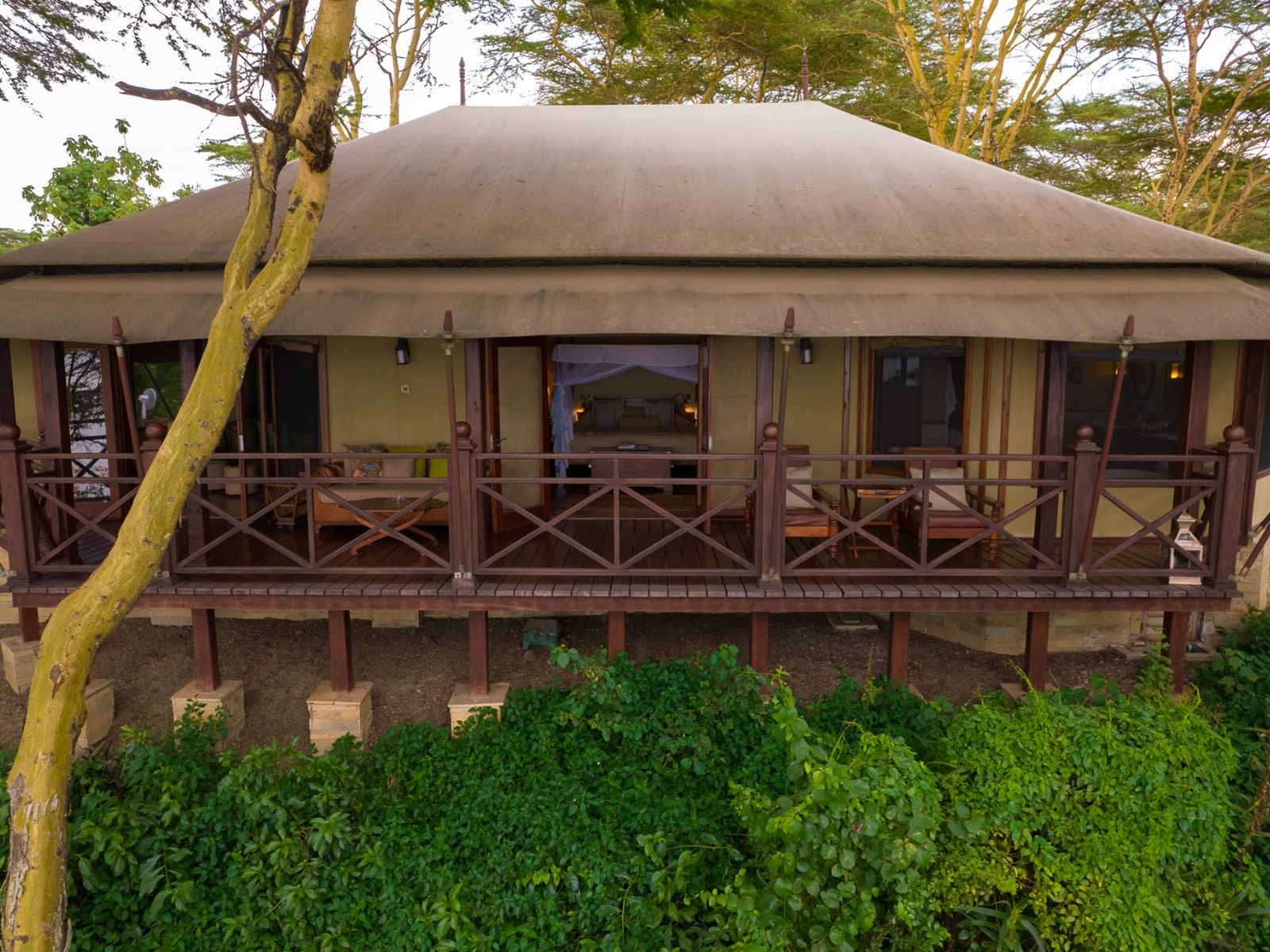 Rondreis Kenia, Lake Nakuru, Lake Elementaita Serena Camp, buitenaanzicht verblijf