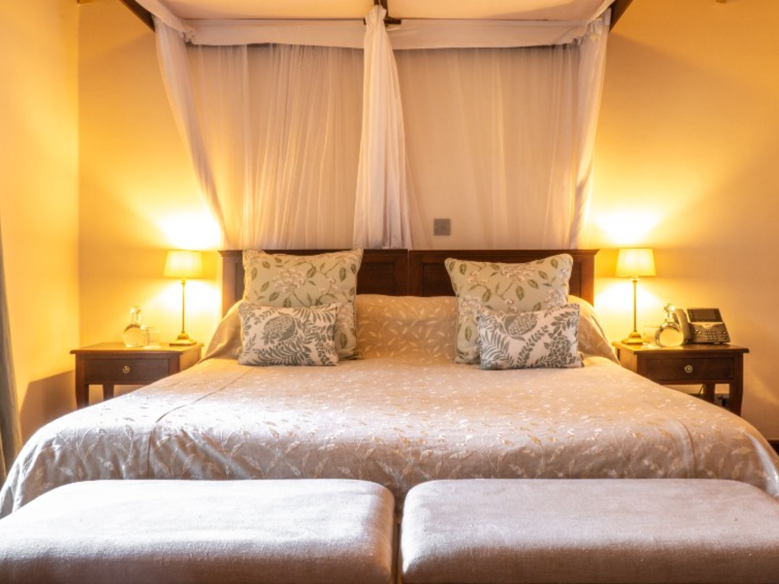 Rondreis Kenia, Nairobi, Karen Blixen Coffee Gardens & Cottages, tweepersoonsbed