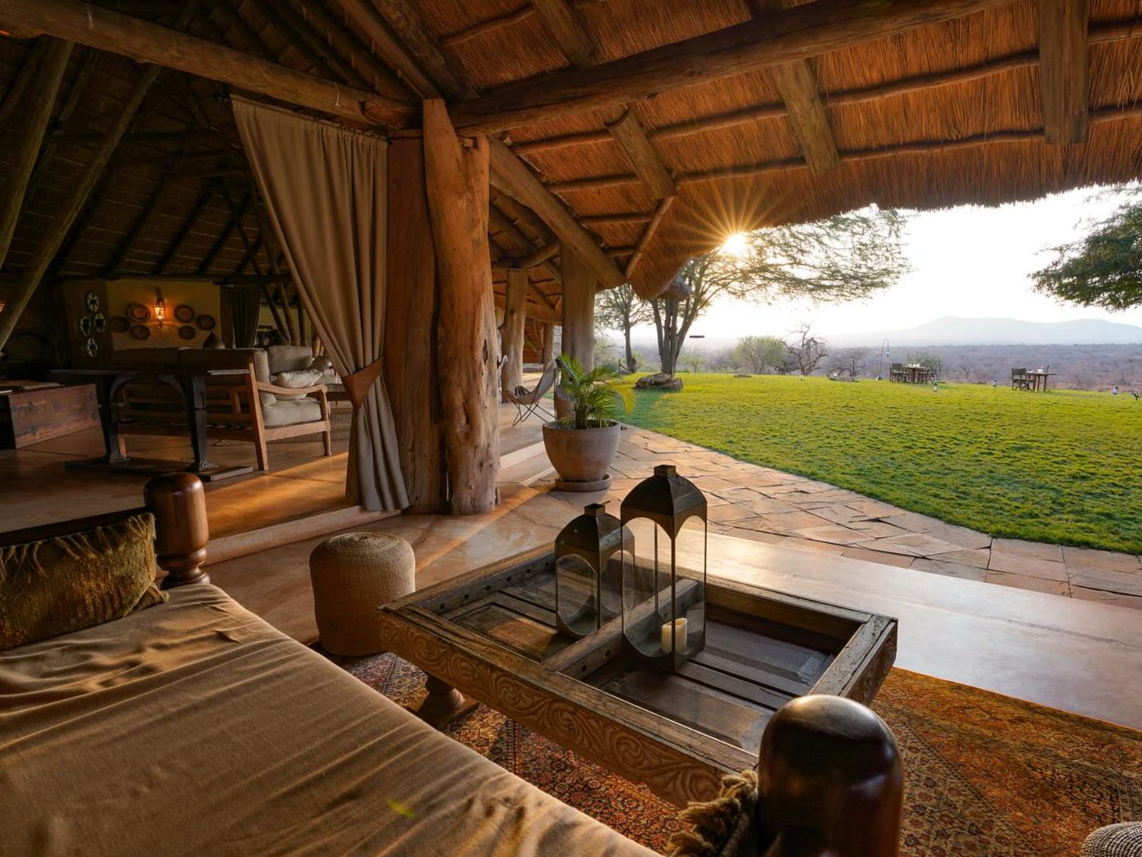 Rondreis Kenia, Tsavo East NP, The Hildana Lodge, uitzicht op de omgeving