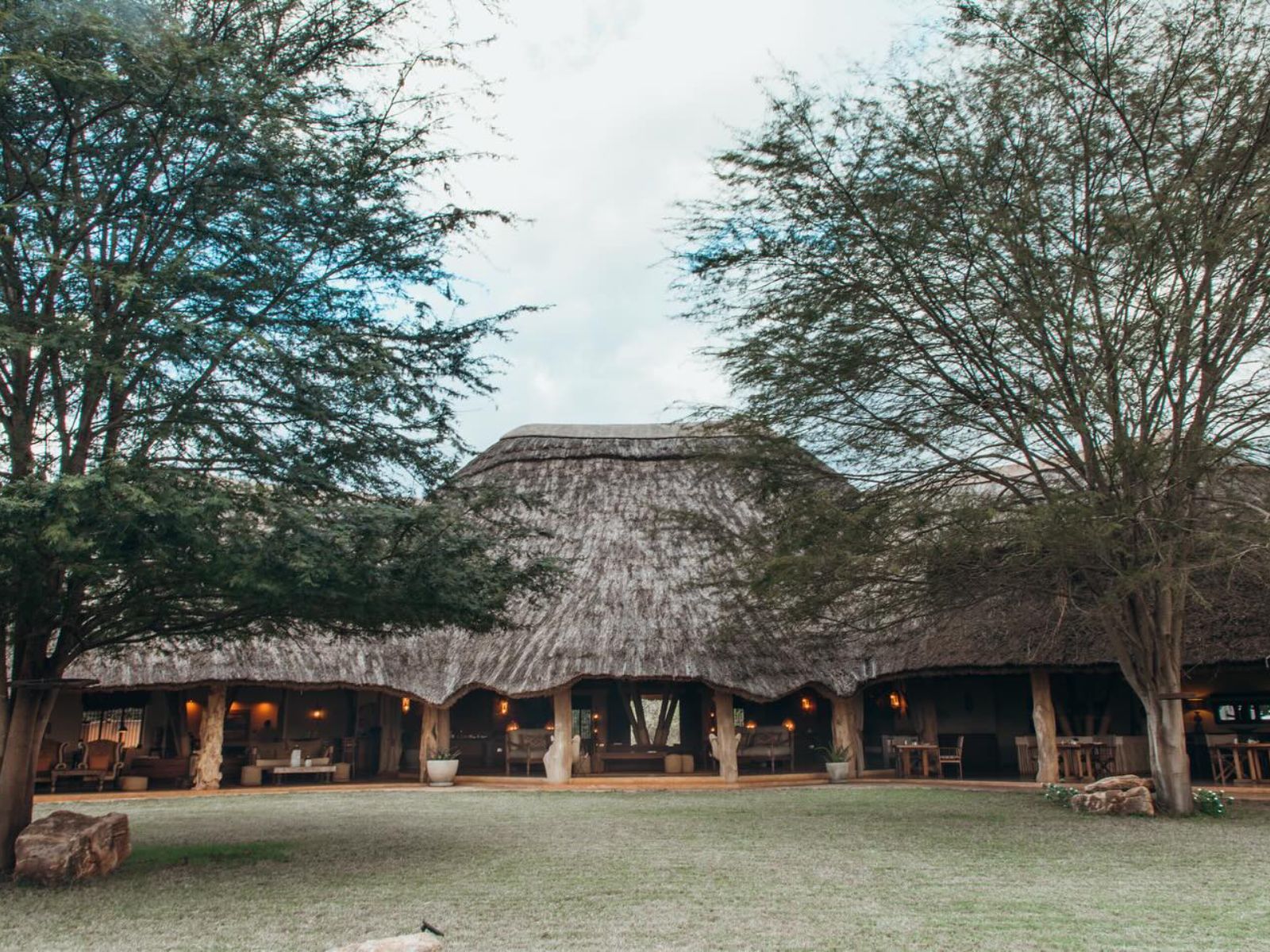 Rondreis Kenia, Tsavo East NP, The Hildana Lodge, vooraanzicht Hildana Lodge
