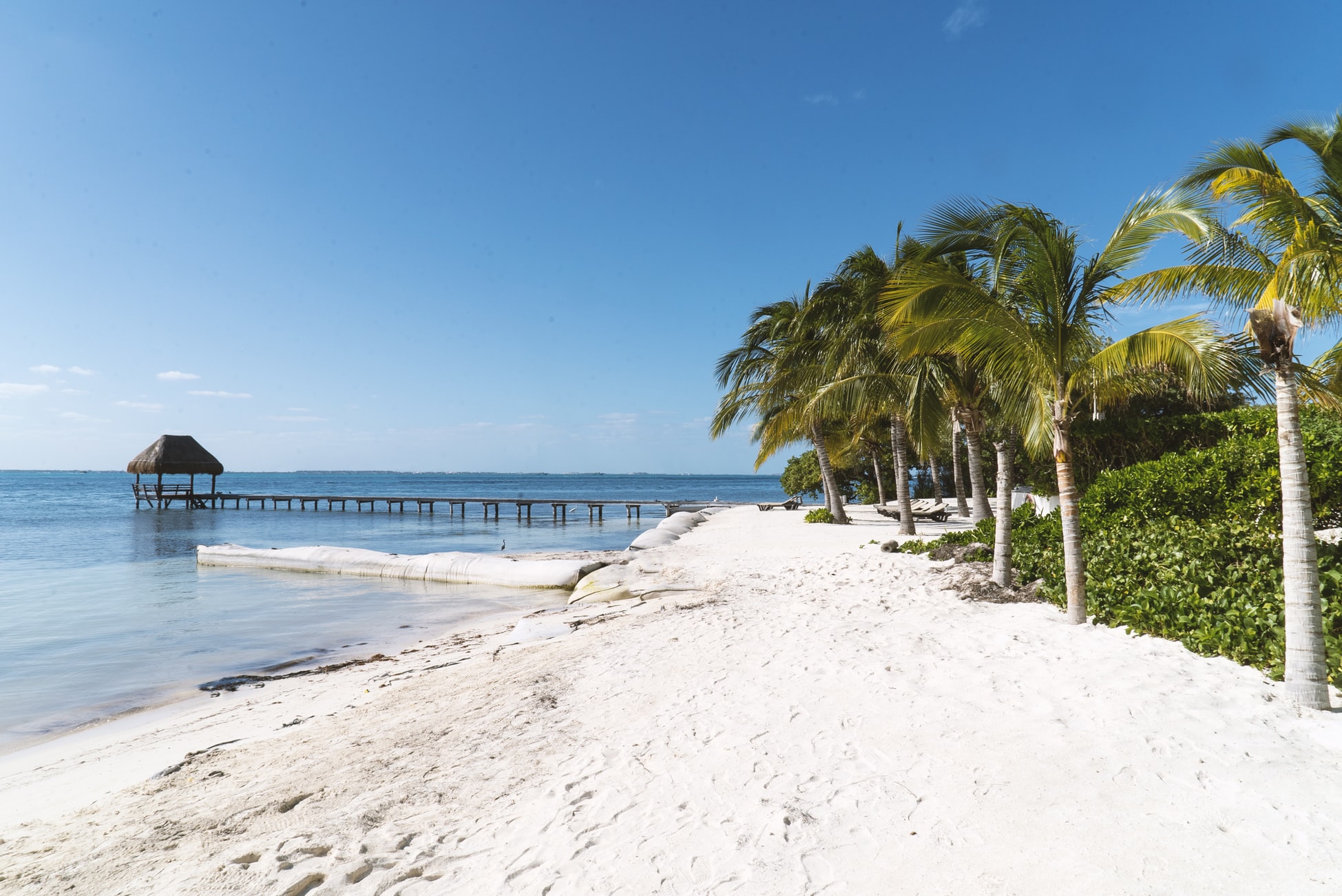 Rondreis Mexico, Isla Mujeres, wit zandstrand met palmbomen