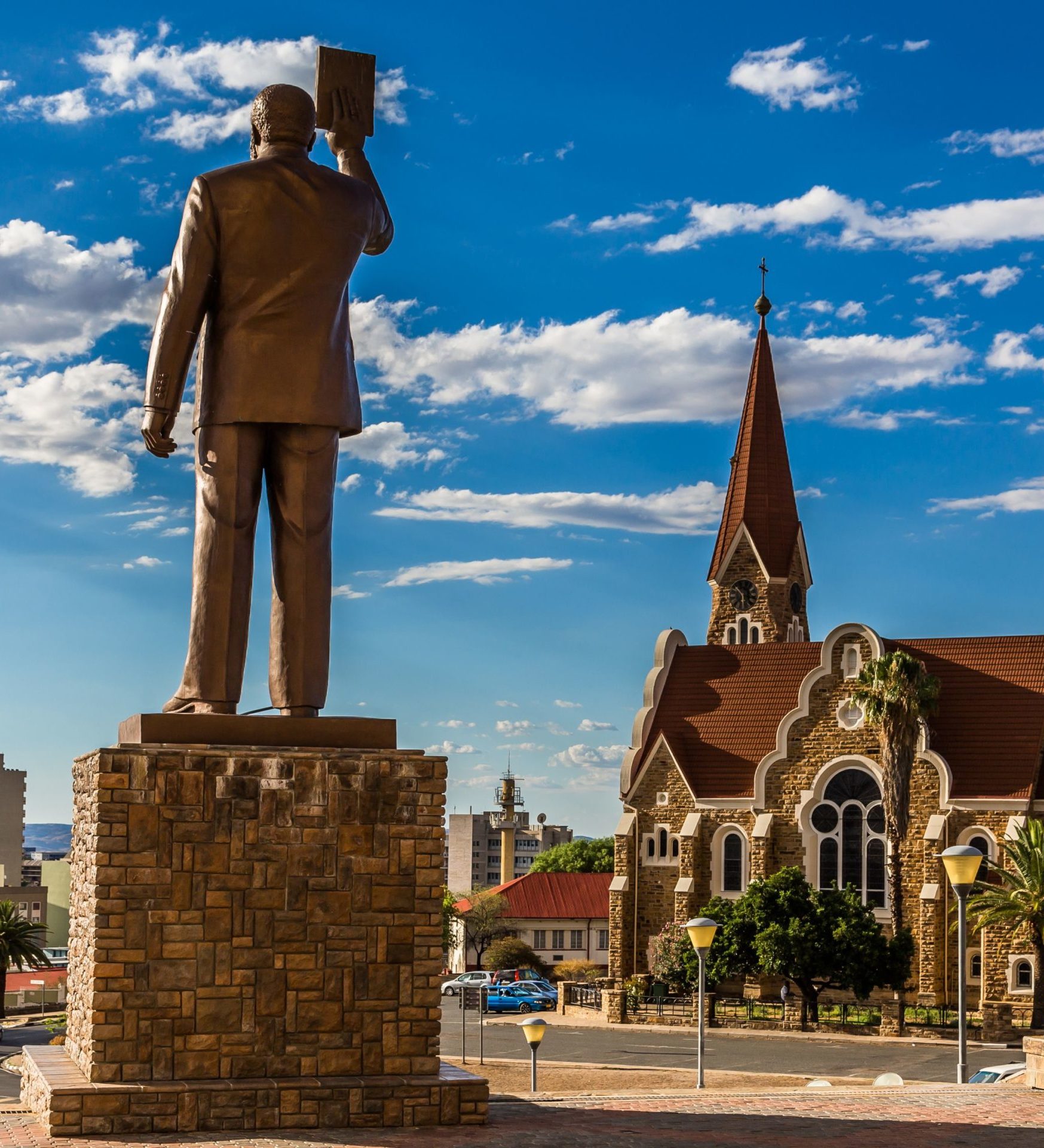 Rondreis Namibië, Windhoek, standbeeld en kerk