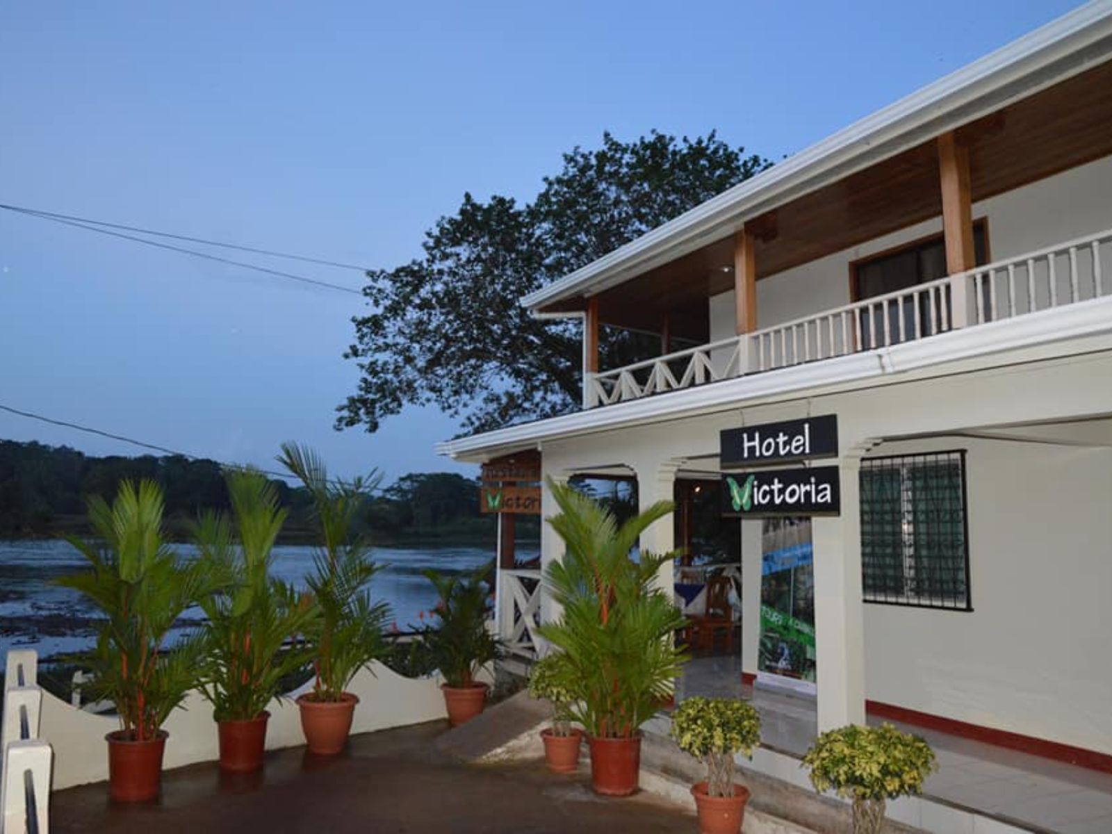 Rondreis Nicaragua, El Castillo Rio San Juan, Hotel Victoria, buitenaanzicht
