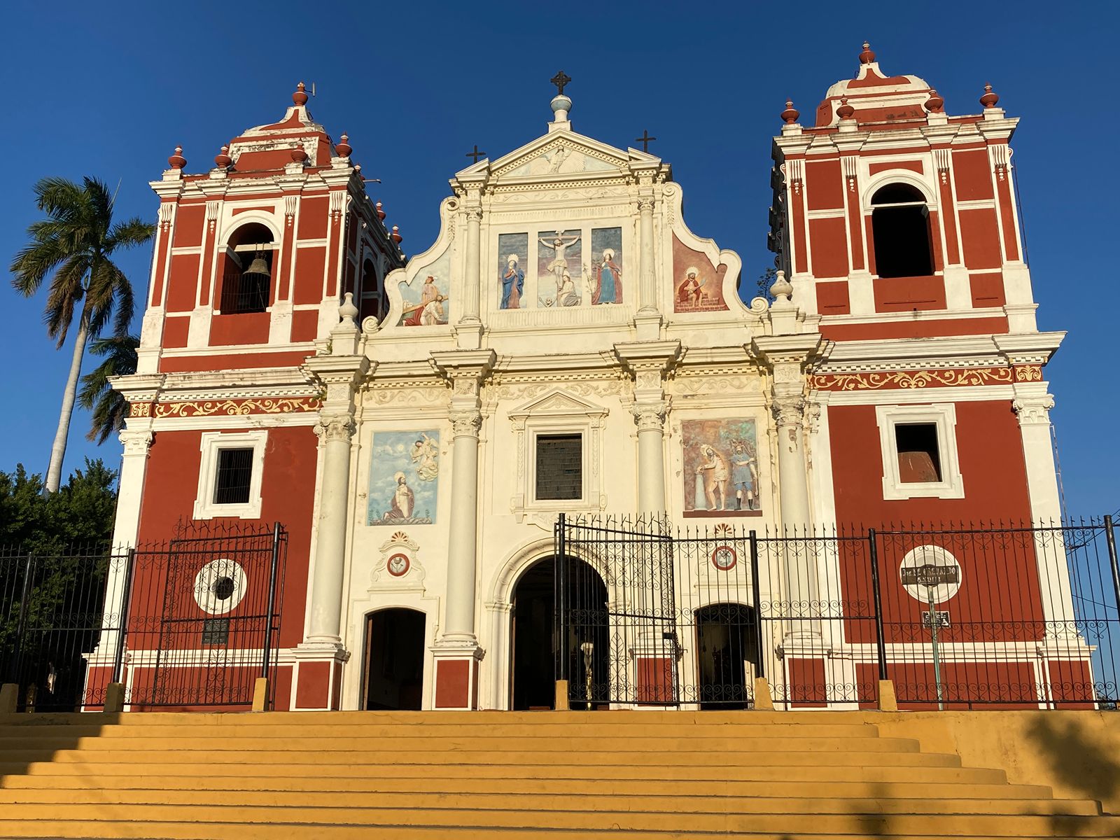 Rondreis Nicaragua, Leon, Calvary church
