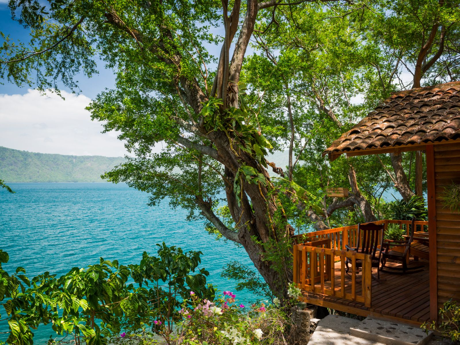 Rondreis Nicaraqua, Laguna de Apoyo, hut aan het water