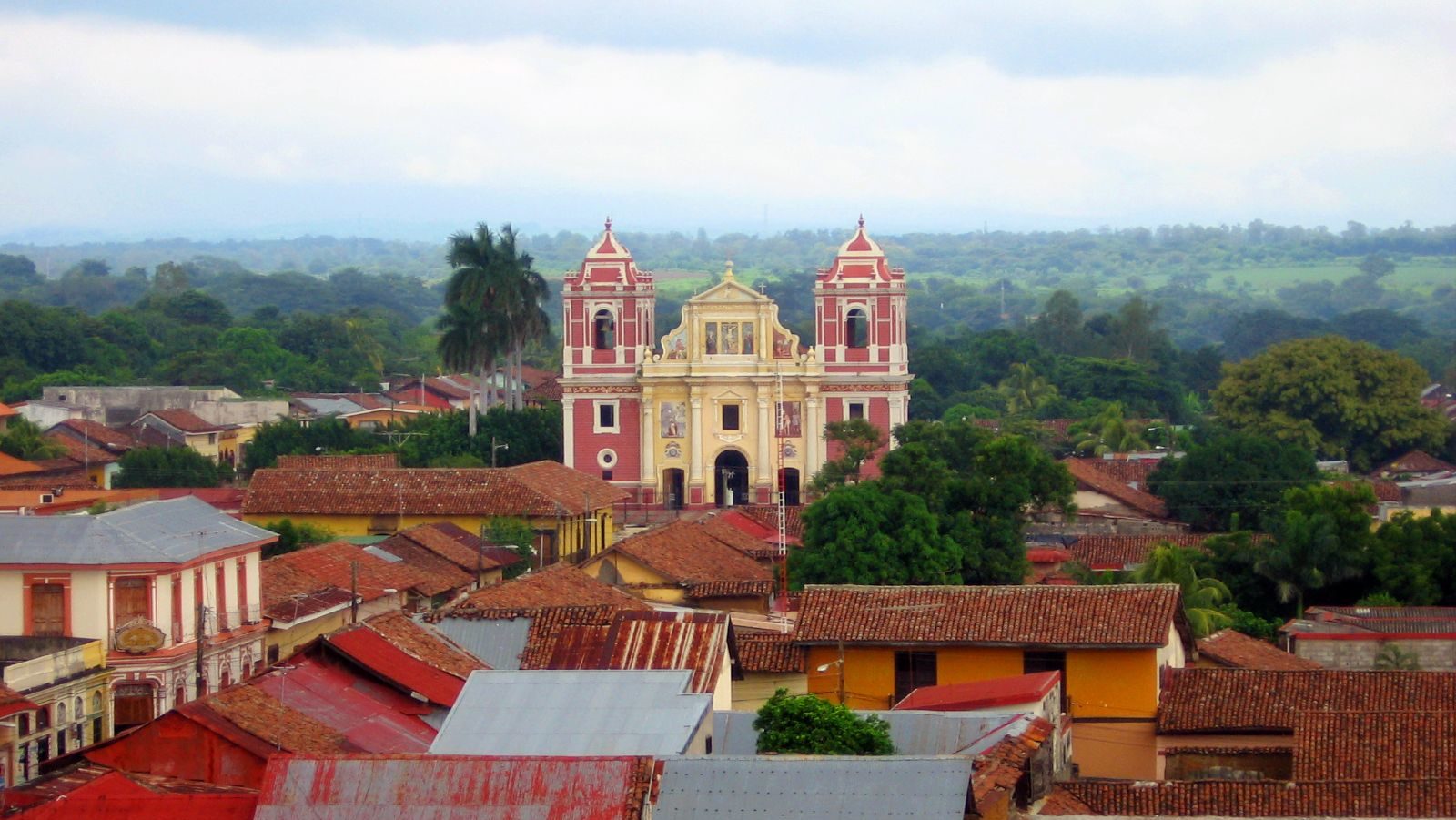 Rondreis Nicaragua, Leon, El Calvario kerk en uitzicht over de stad