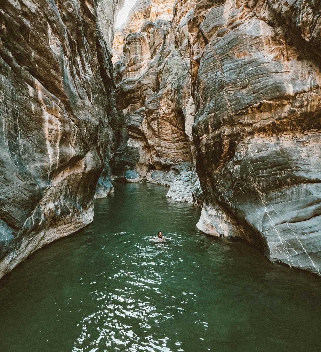 Rondreis Oman, Snake Canyon, zwemmen in het water