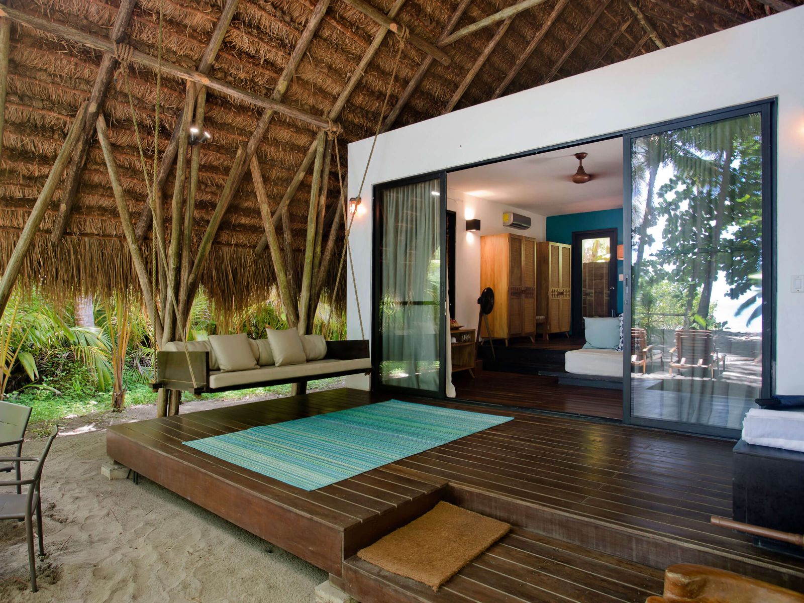 Rondreis Panama, Boca Chica, Isla Palenque, buitenkant bungalow