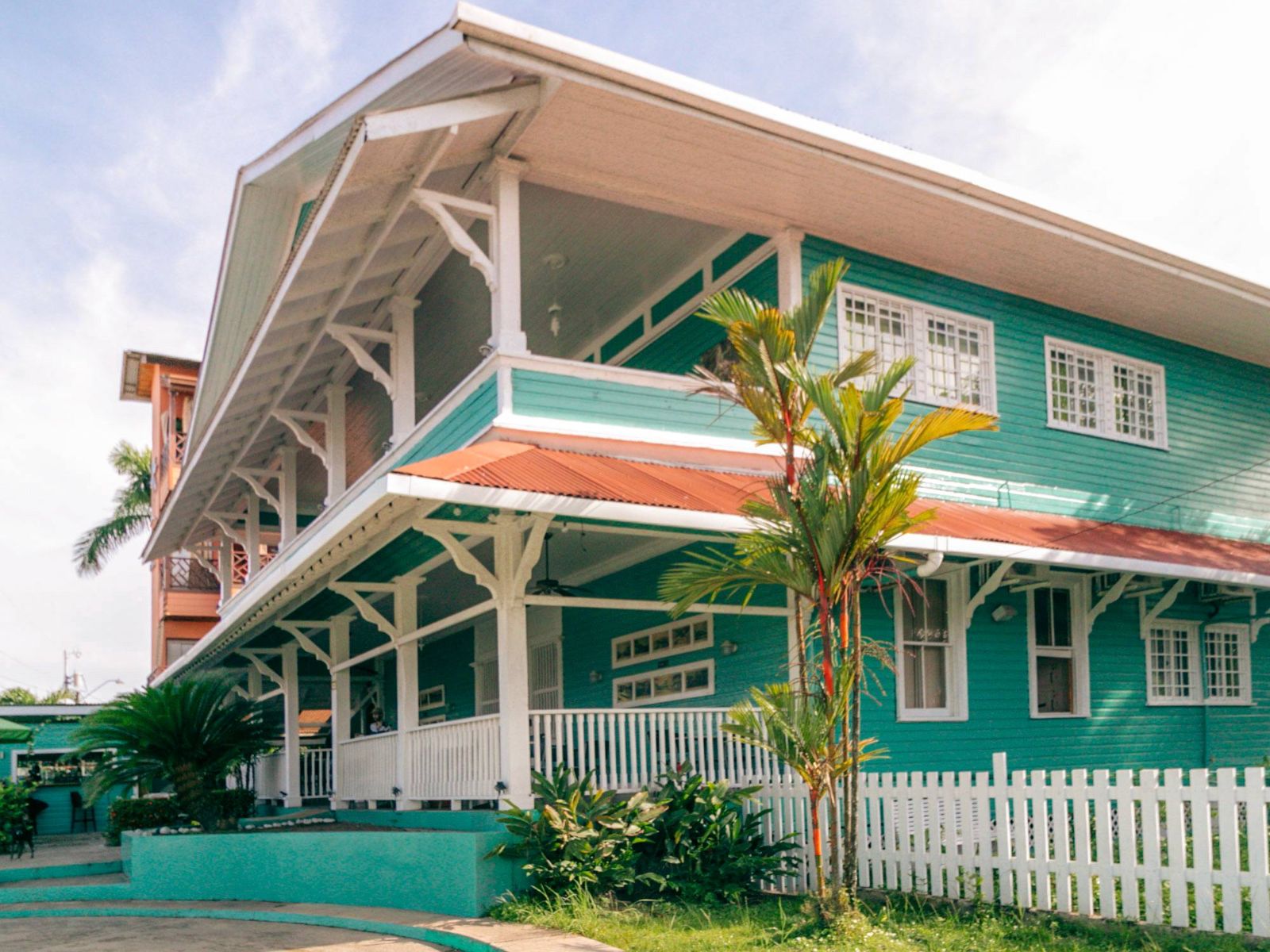 Rondreis Panama, Bocas del Toro, Gran Bahía Hotel, zijaanzicht hotel