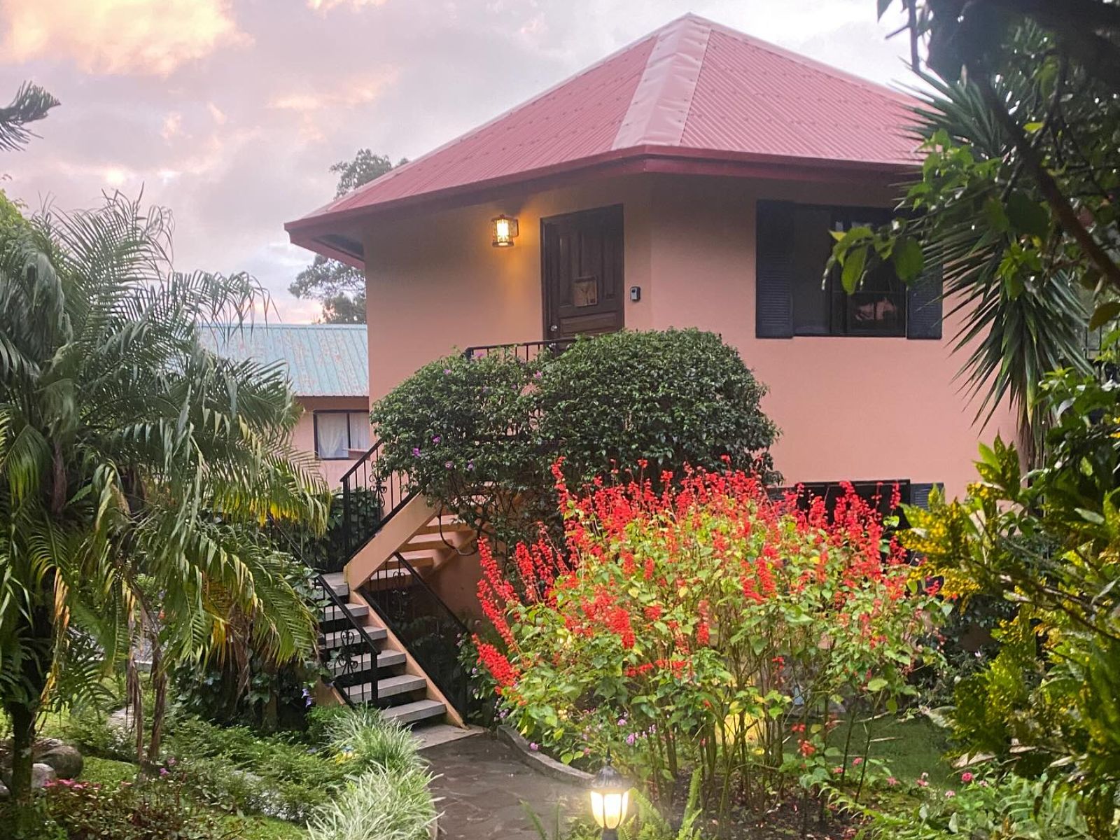 Rondreis Panama, Boquete, Garden Inn, buitenaanzicht accommodatie