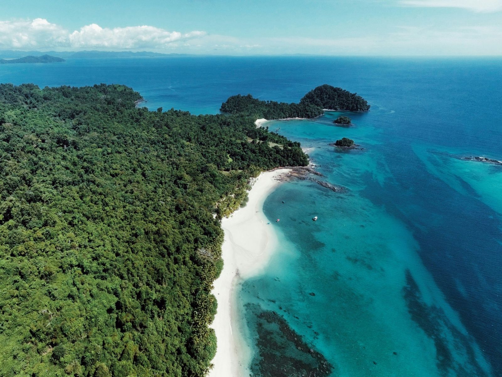 Rondreis Panama, Coiba National Park, bovenaanzicht strand