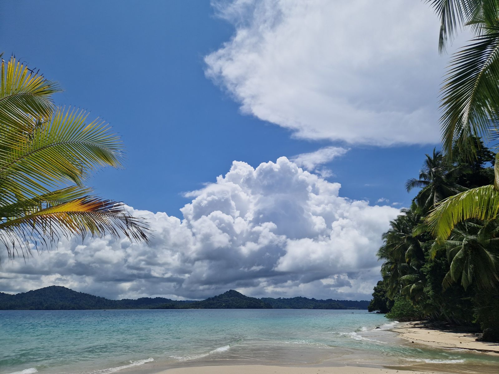 Rondreis Panama, Coiba National Park, uitzicht op bergen