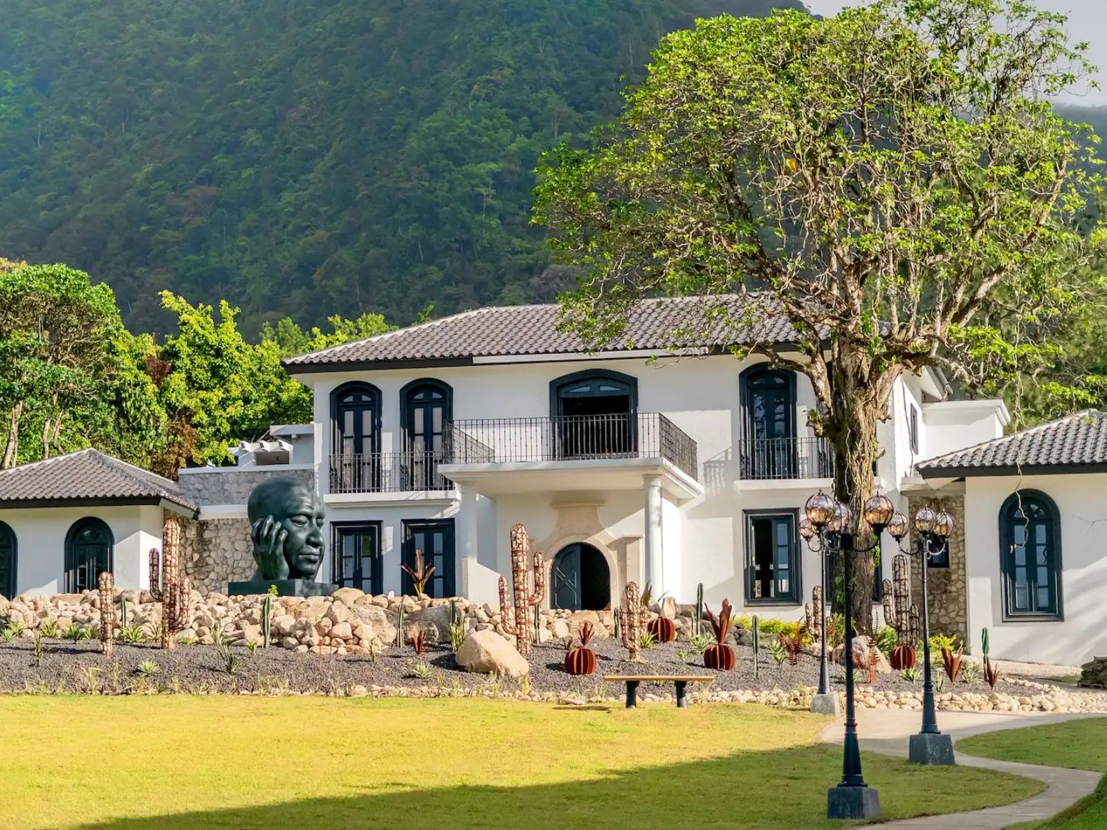 Rondreis Panama, El Valle de Antón, La Compañía El Valle, buitenaanzicht hotel