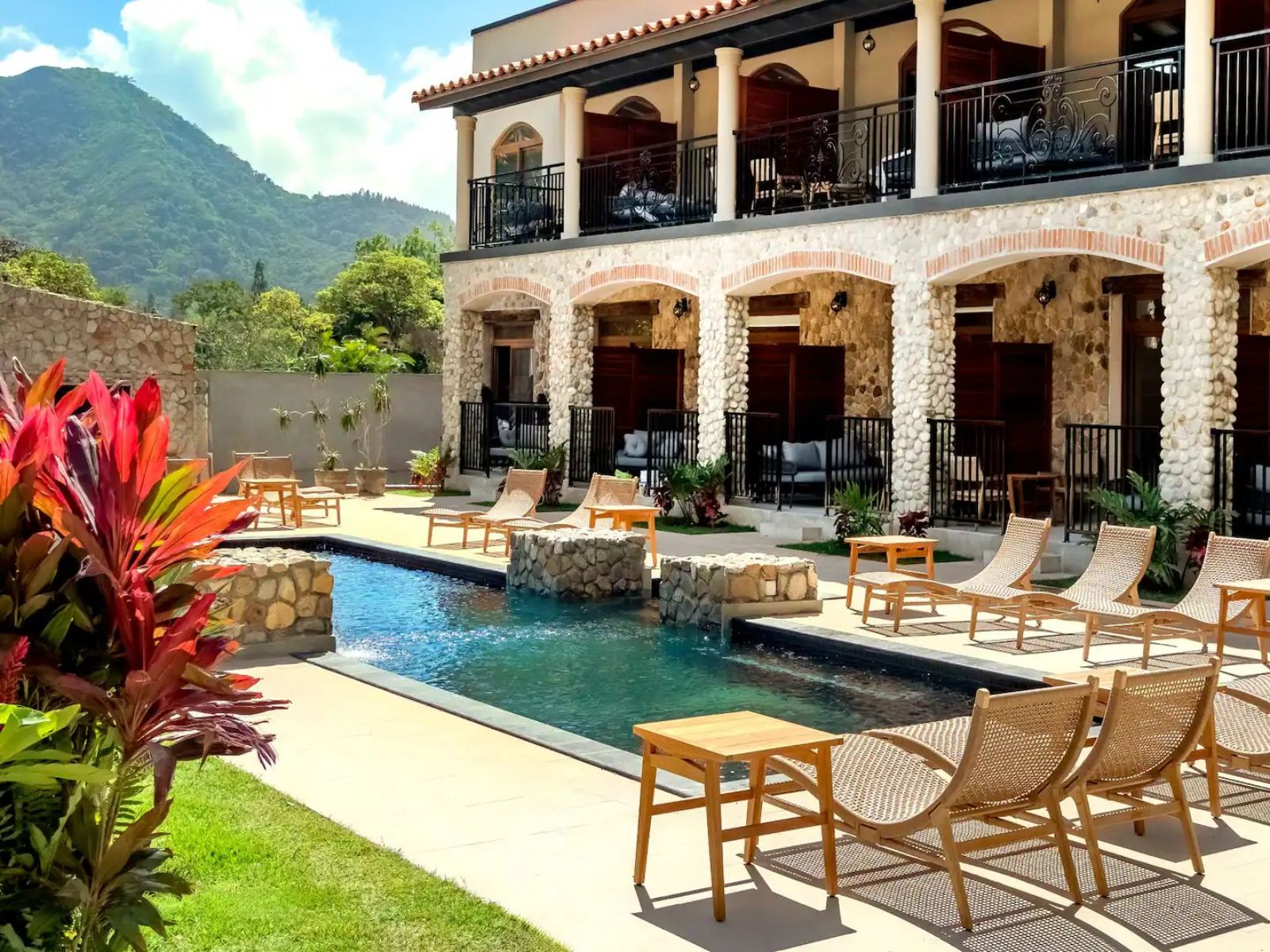 Rondreis Panama, El Valle de Antón, La Compañía El Valle, zwembad