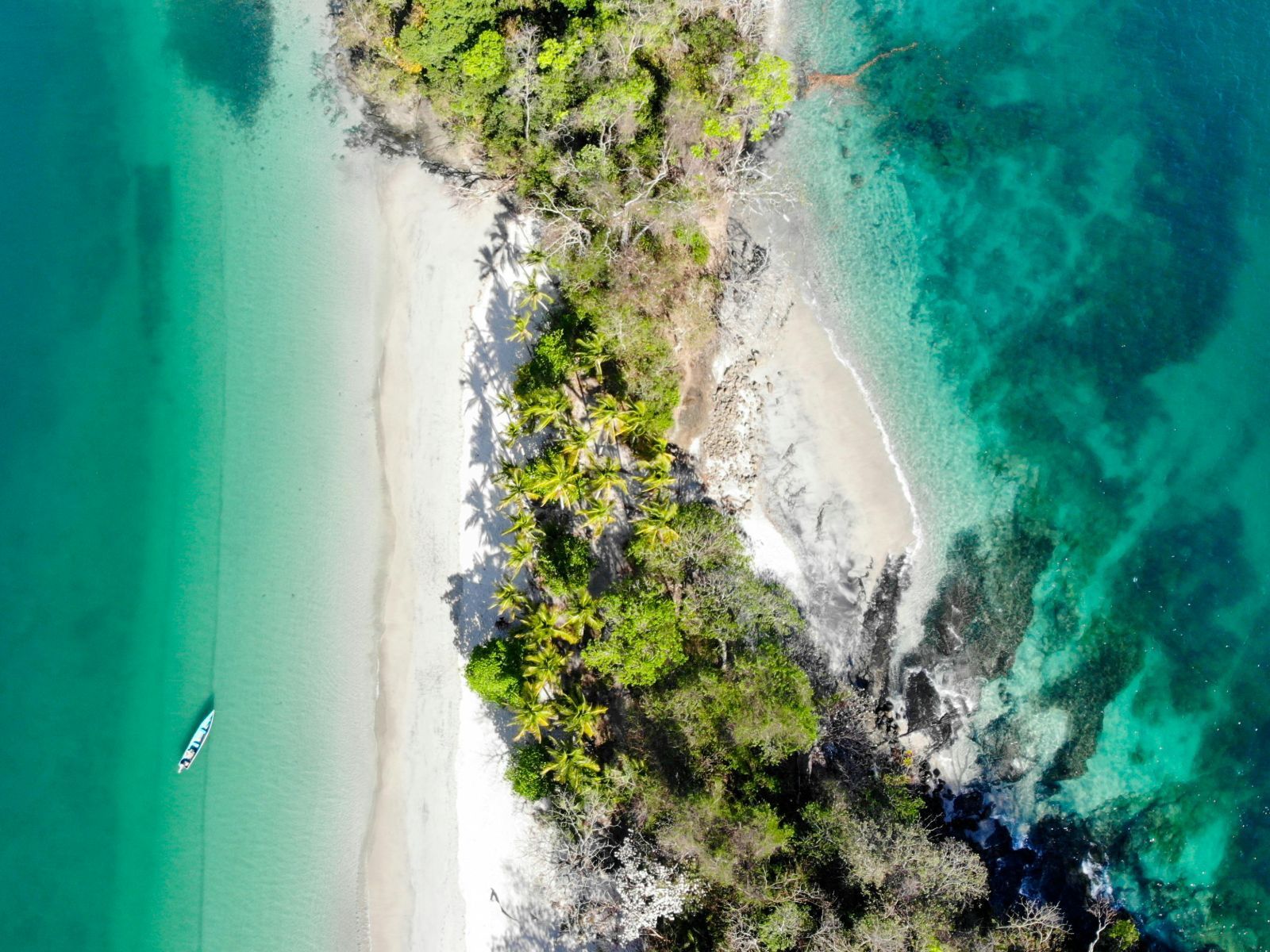 Rondreis Panama, Golf van Chiriquí blauwe water in vogelvlucht