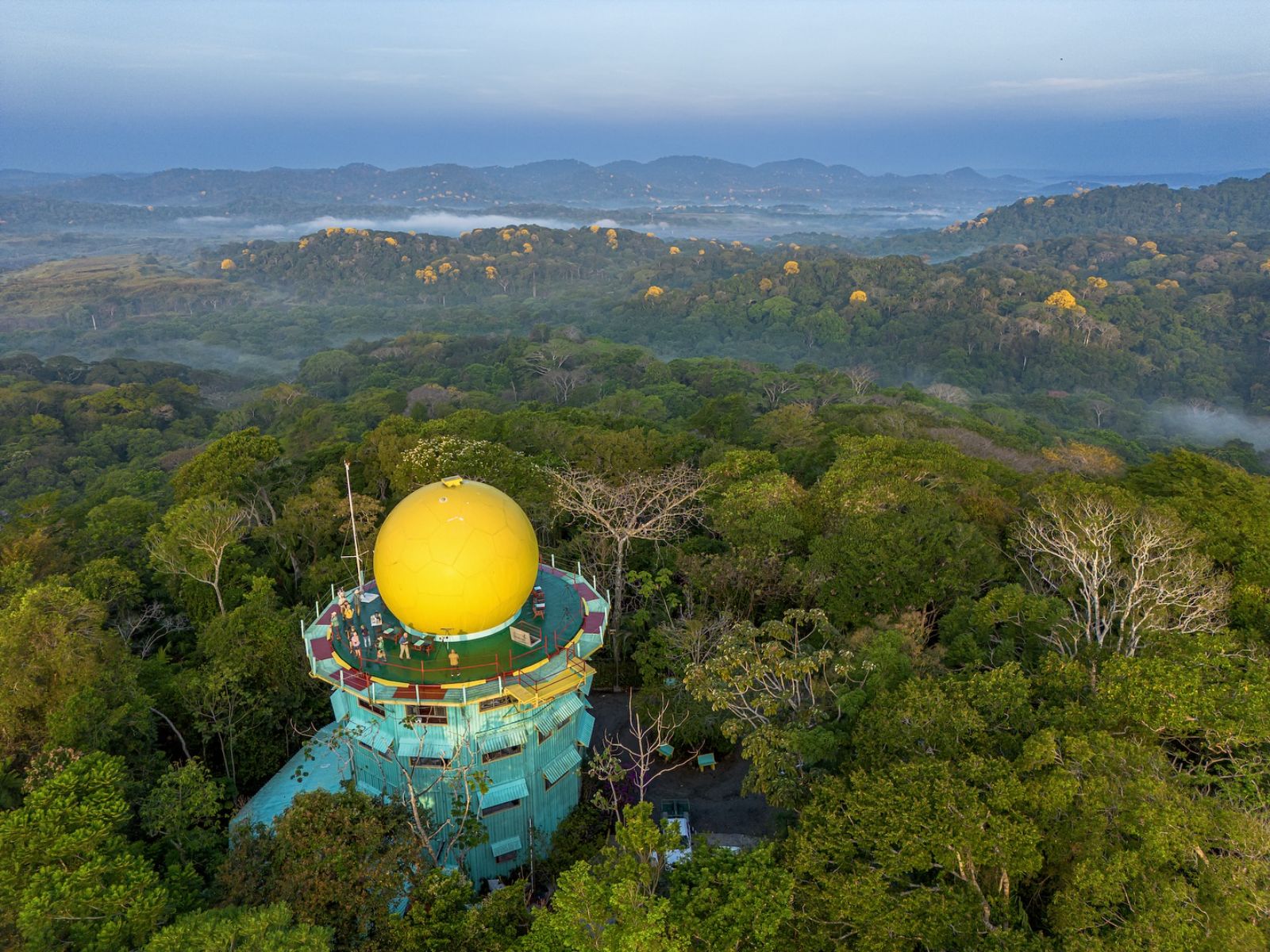 Rondreis Panama, Nationaal park Soberanía (Gamboa), Canopy Tower, bovenaanzicht toren