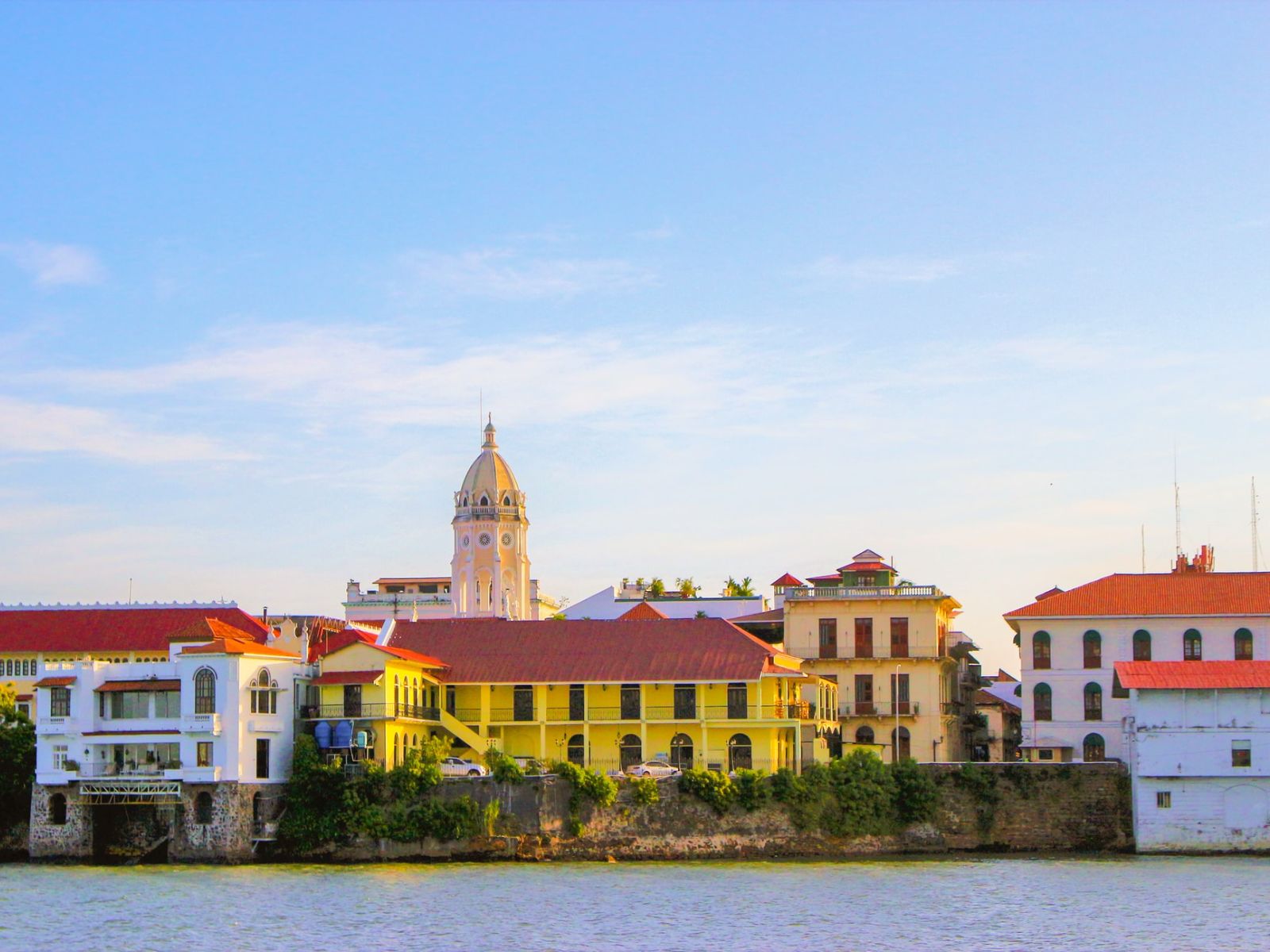 Rondreis Panama, Panama Stad, Gebouwen aan het water