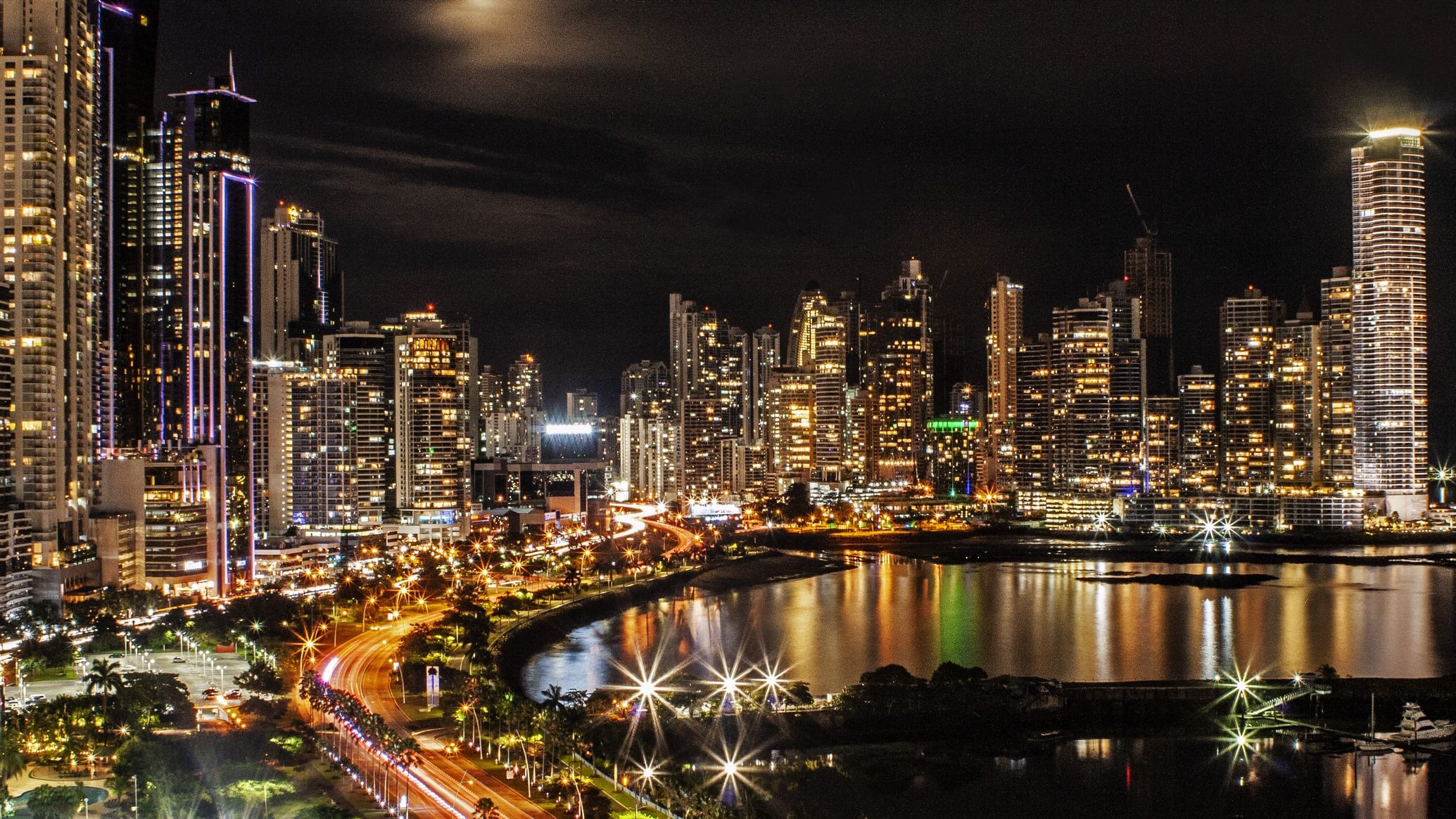 Rondreis Panama, Panama-stad 's nachts