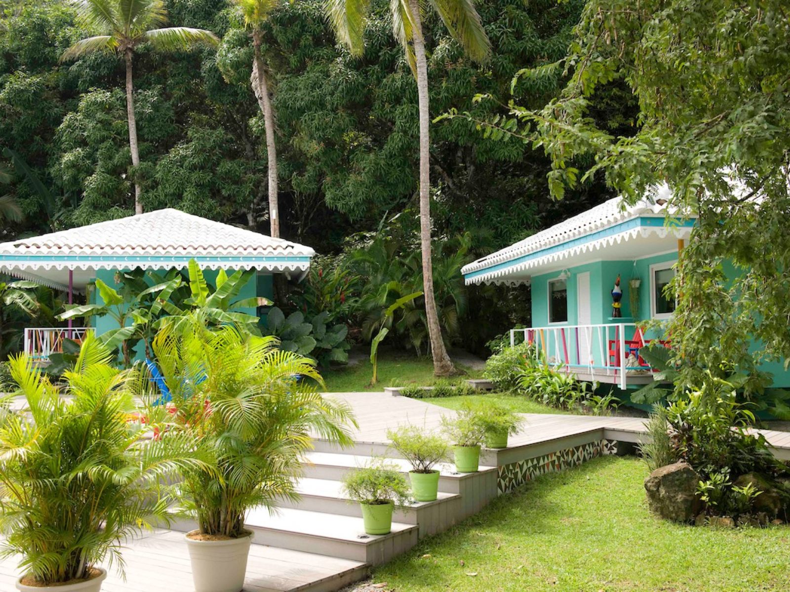 Rondreis Panama, Portobelo, El Otro Lado, buitenaanzicht huisjes