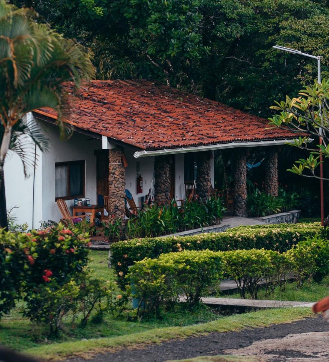 Rondreis Panama, Santa Catalina, Hotel Santa Catalina, buitenaanzicht huisje