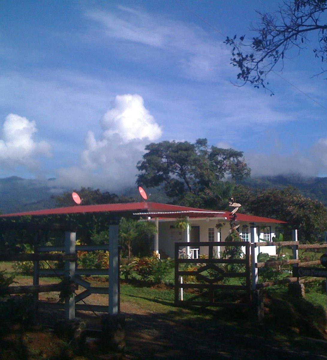 Rondreis Panama, Santa Fe, Coffee Mountain Inn, buitenaanzicht verblijf