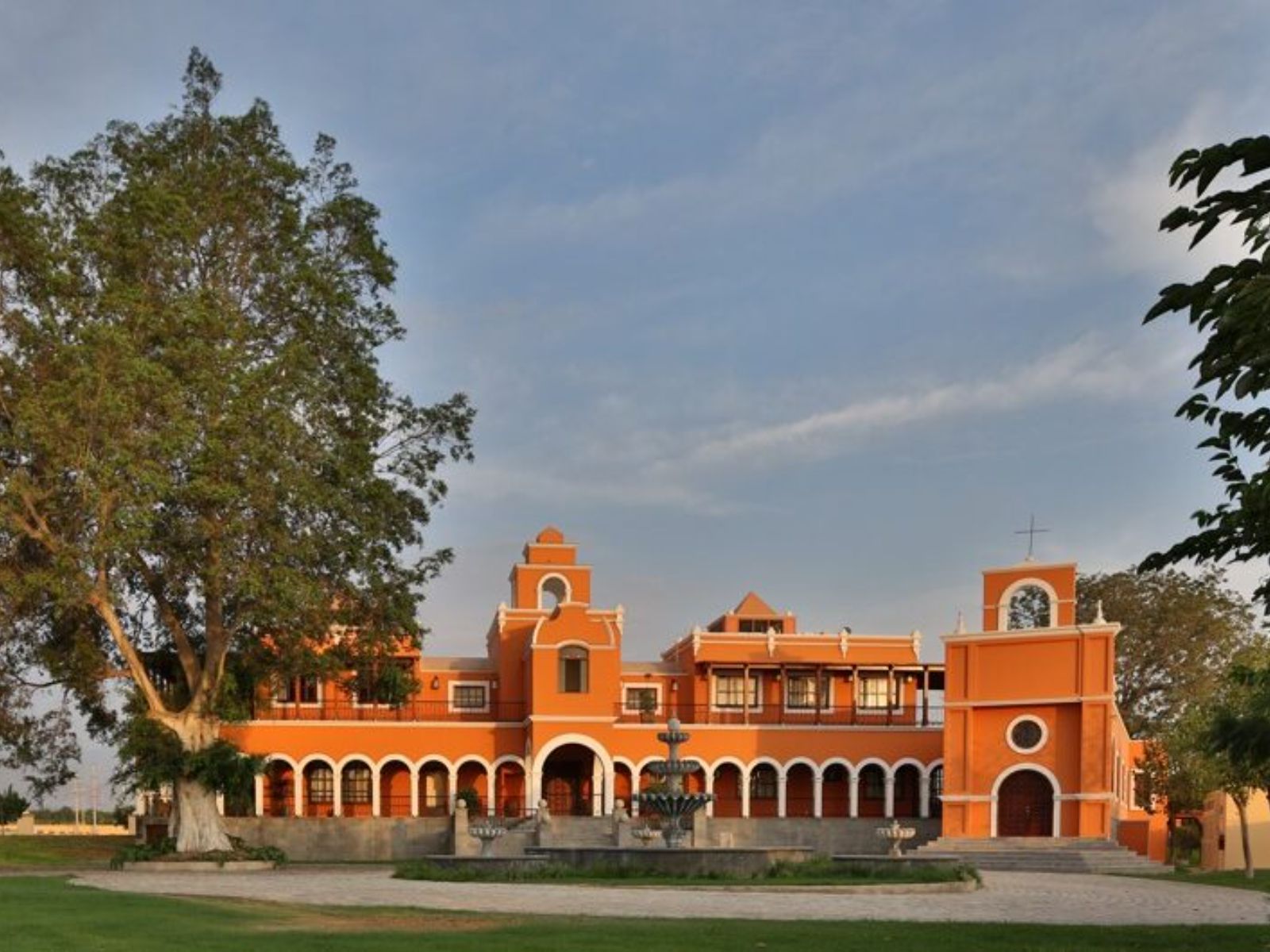 Rondreis Peru, Ica, Hacienda La Caravedo, buitenaanzicht