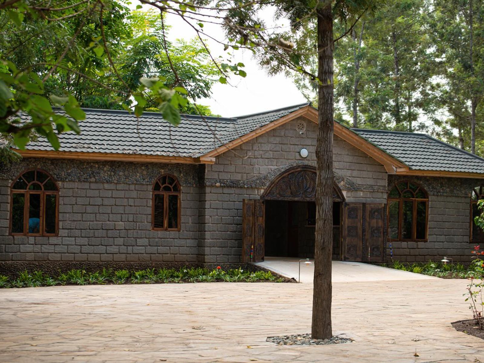 Rondreis Tanzania, Arusha, Mtoni River Lodge, ingang hotel