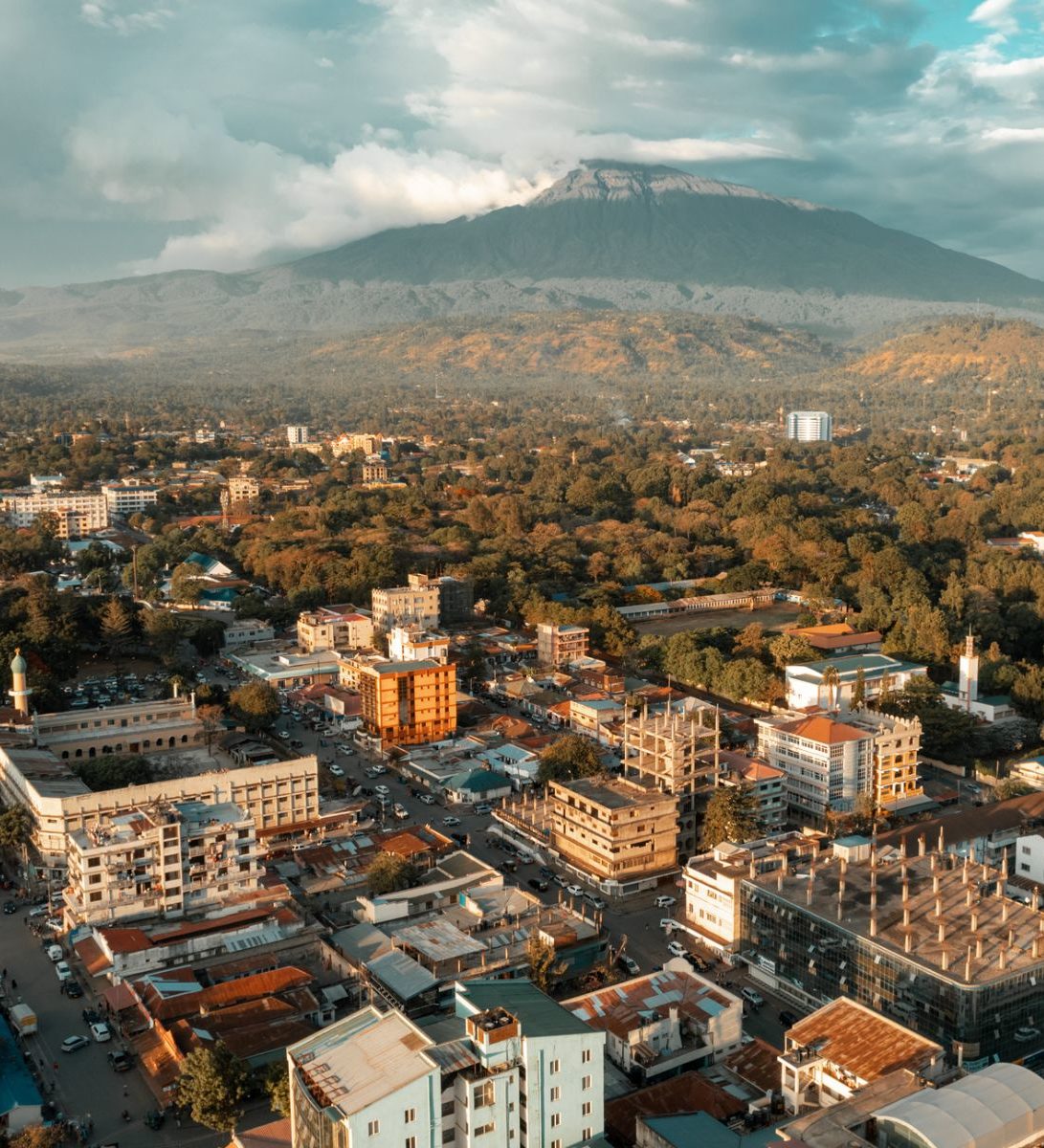 Rondreis Tanzania, Arusha, stad met op de achtergrond Mount Meru