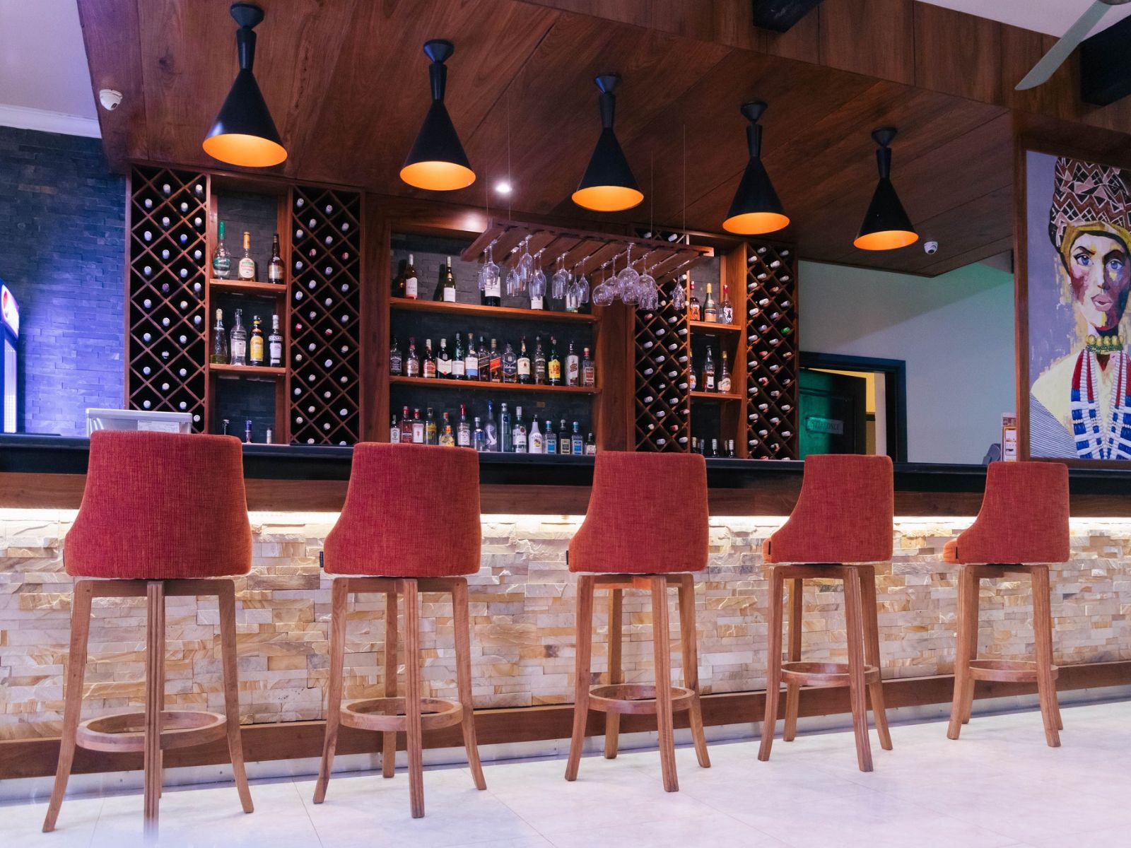 Rondreis Tanzania, Dar Es Salaam, CBD Hotel, bar