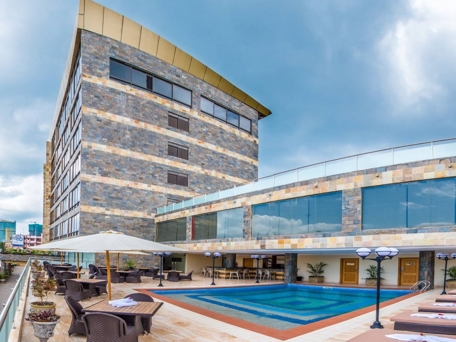 Rondreis Tanzania, Dar Es Salaam, CBD Hotel, buitenaanzicht