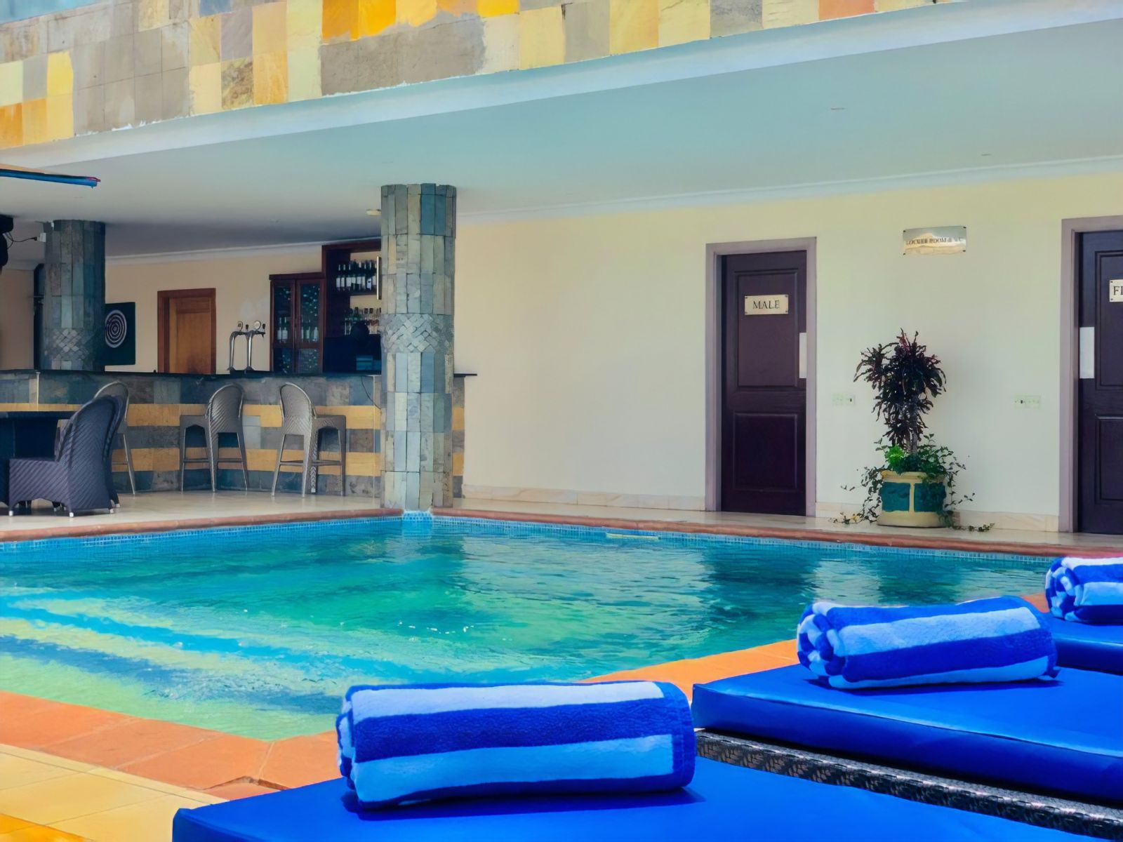 Rondreis Tanzania, Dar Es Salaam, CBD Hotel, zwembad