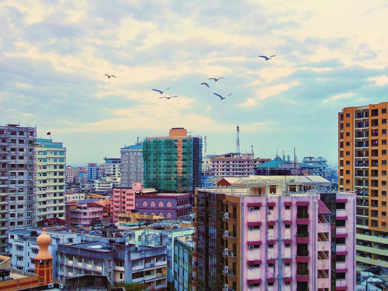 Rondreis Tanzania, Dar es Salaam, stad skyline