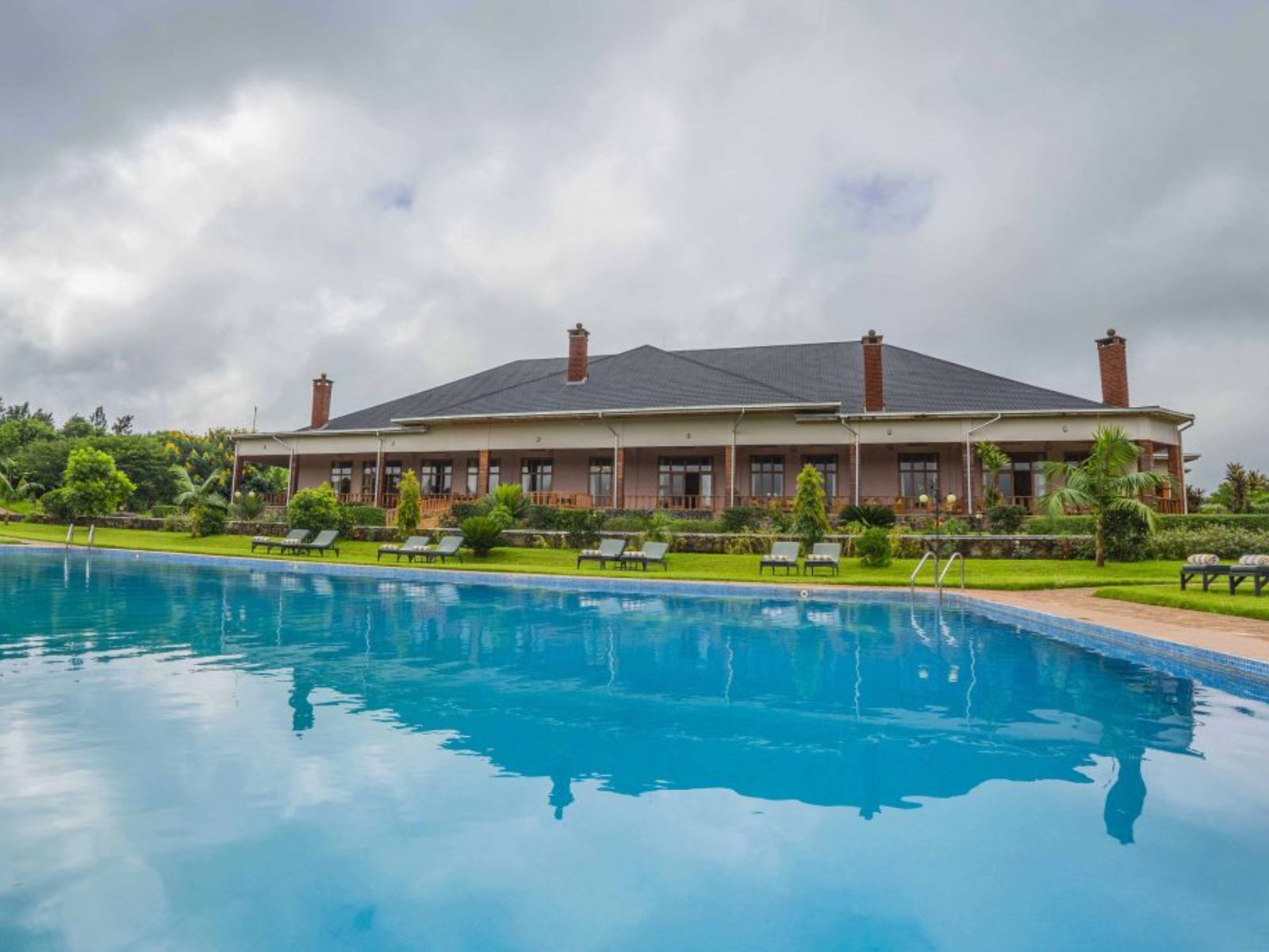 Rondreis Tanzania, Karatu, Ngorongoro Coffee Lodge, buitenaanzicht hotel