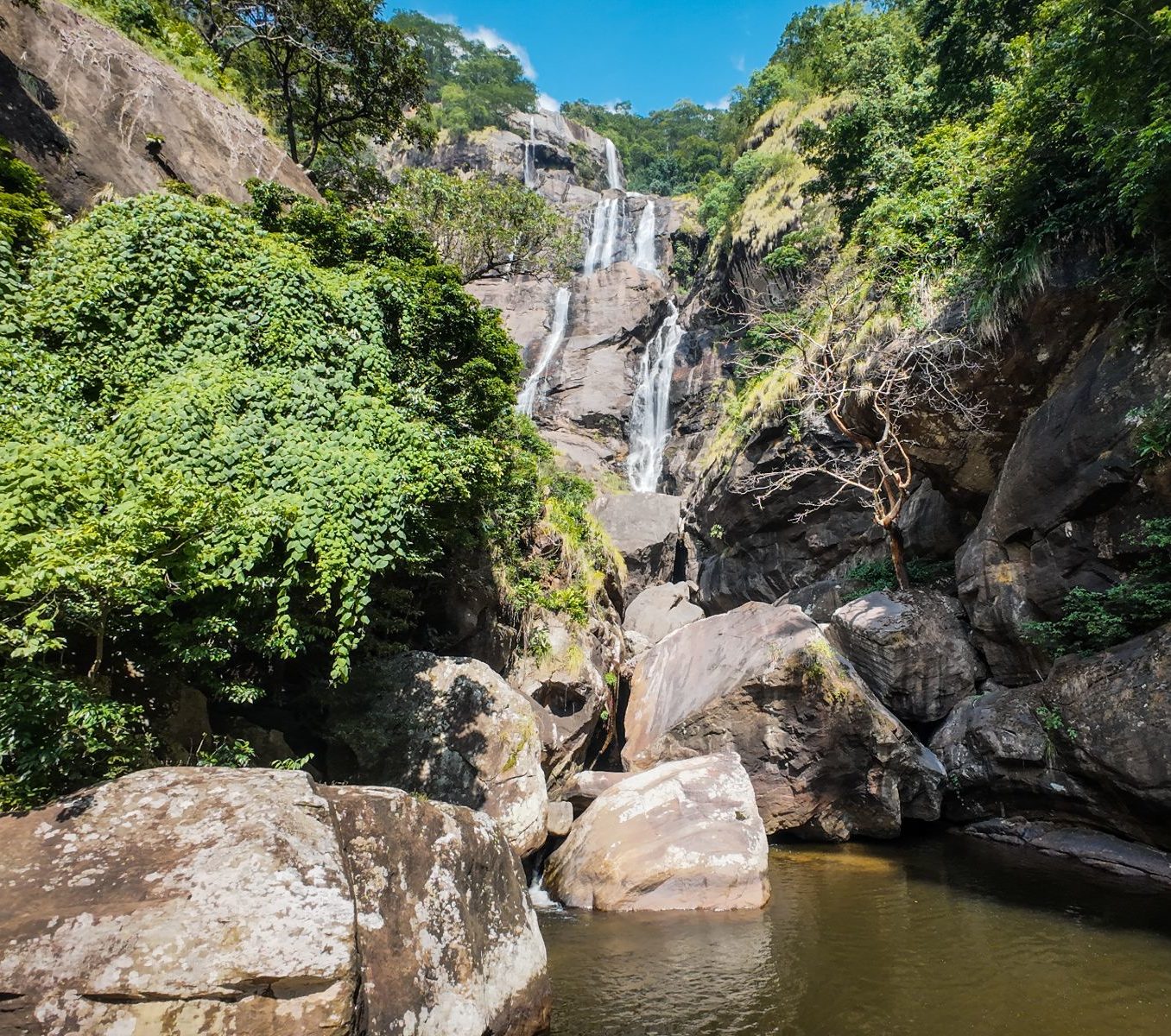 Rondreis Tanzania, Udzungwa National Park, waterval in de bergen