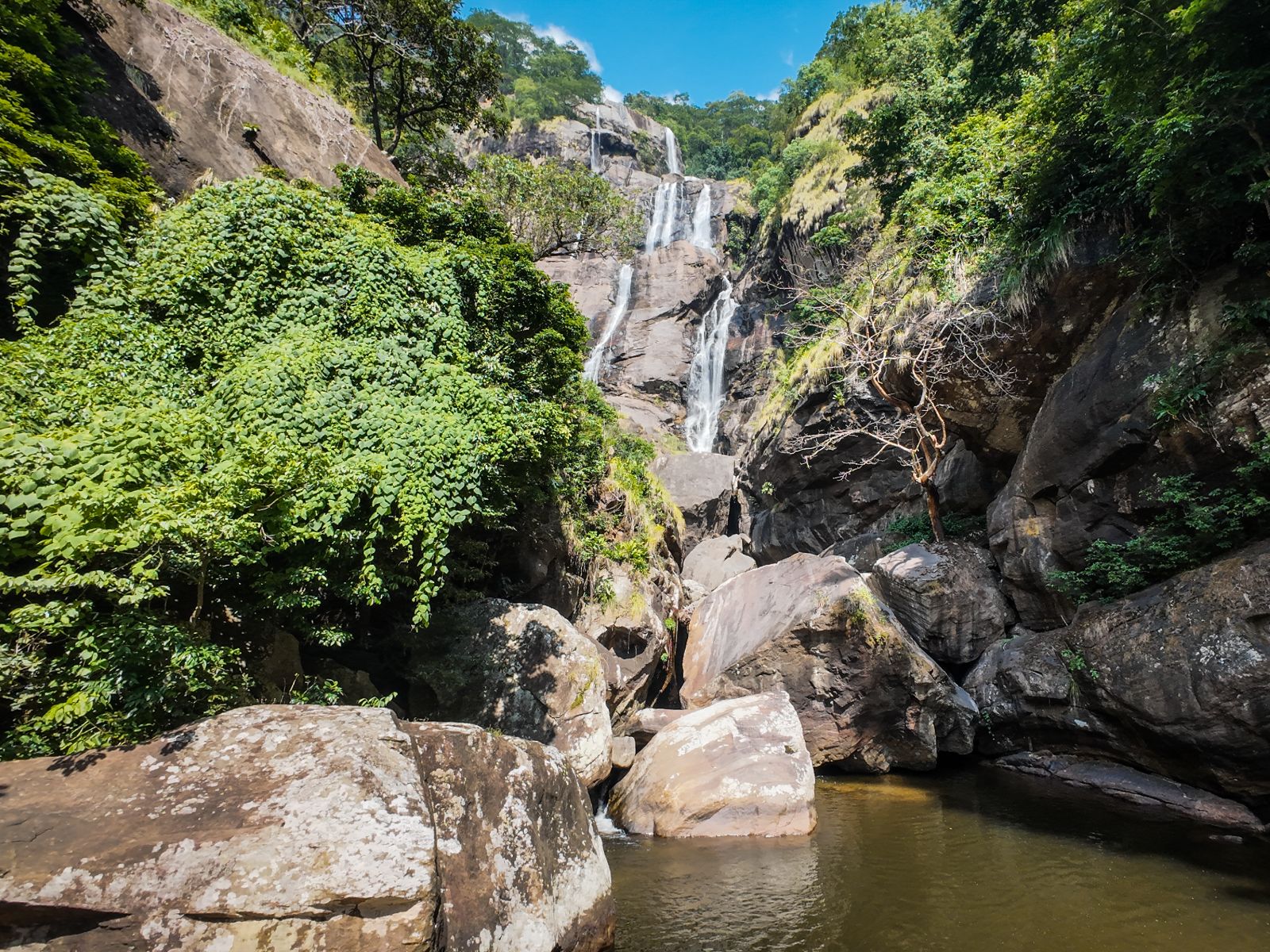 Rondreis Tanzania, Udzungwa National Park, waterval in de bergen