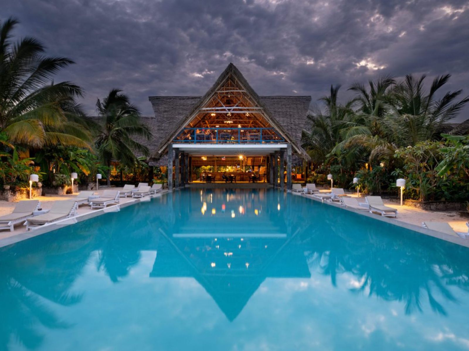 Rondreis Tanzania, Zanzibar, Fun Beach Resort, buitenaanzicht