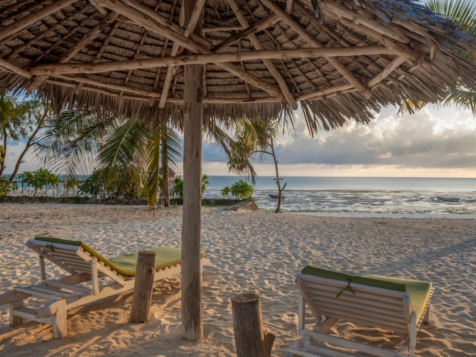 Rondreis Tanzania, Zanzibar, Fun Beach Resort, strand
