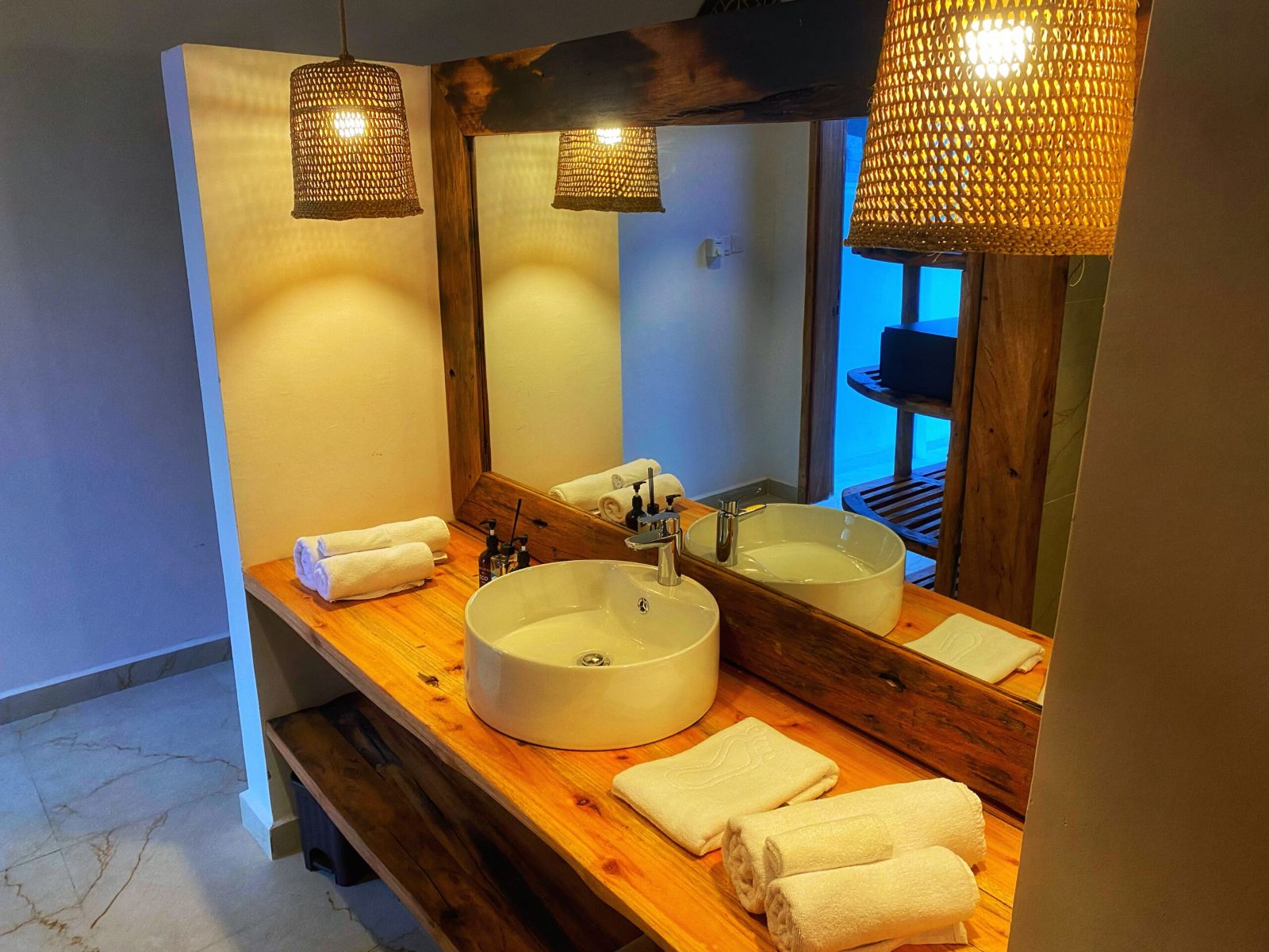Rondreis Tanzania, Zanzibar, Infinity Beach Boutique, badkamer