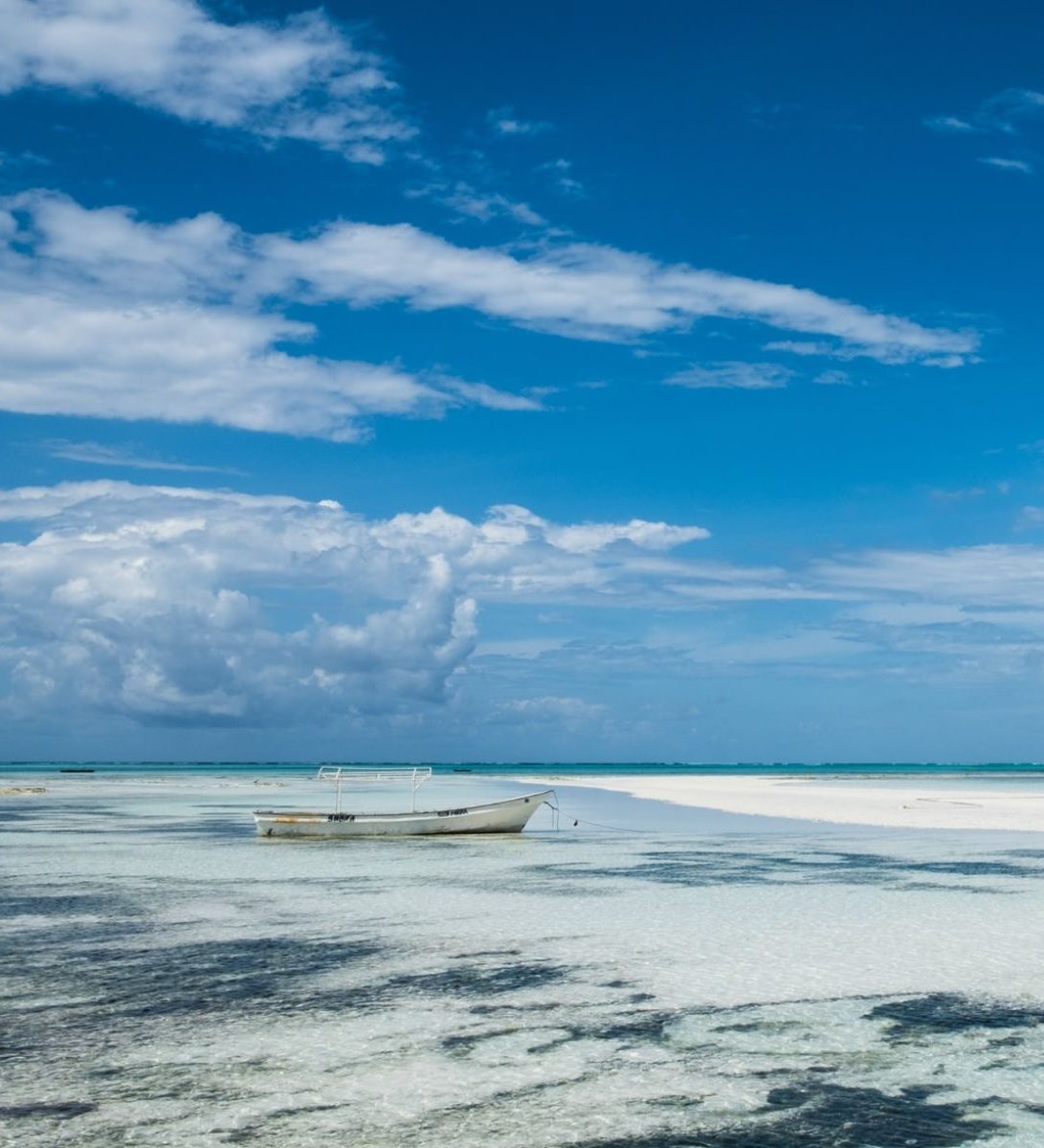 Rondreis Tanzania, Zanzibar, boot in het water