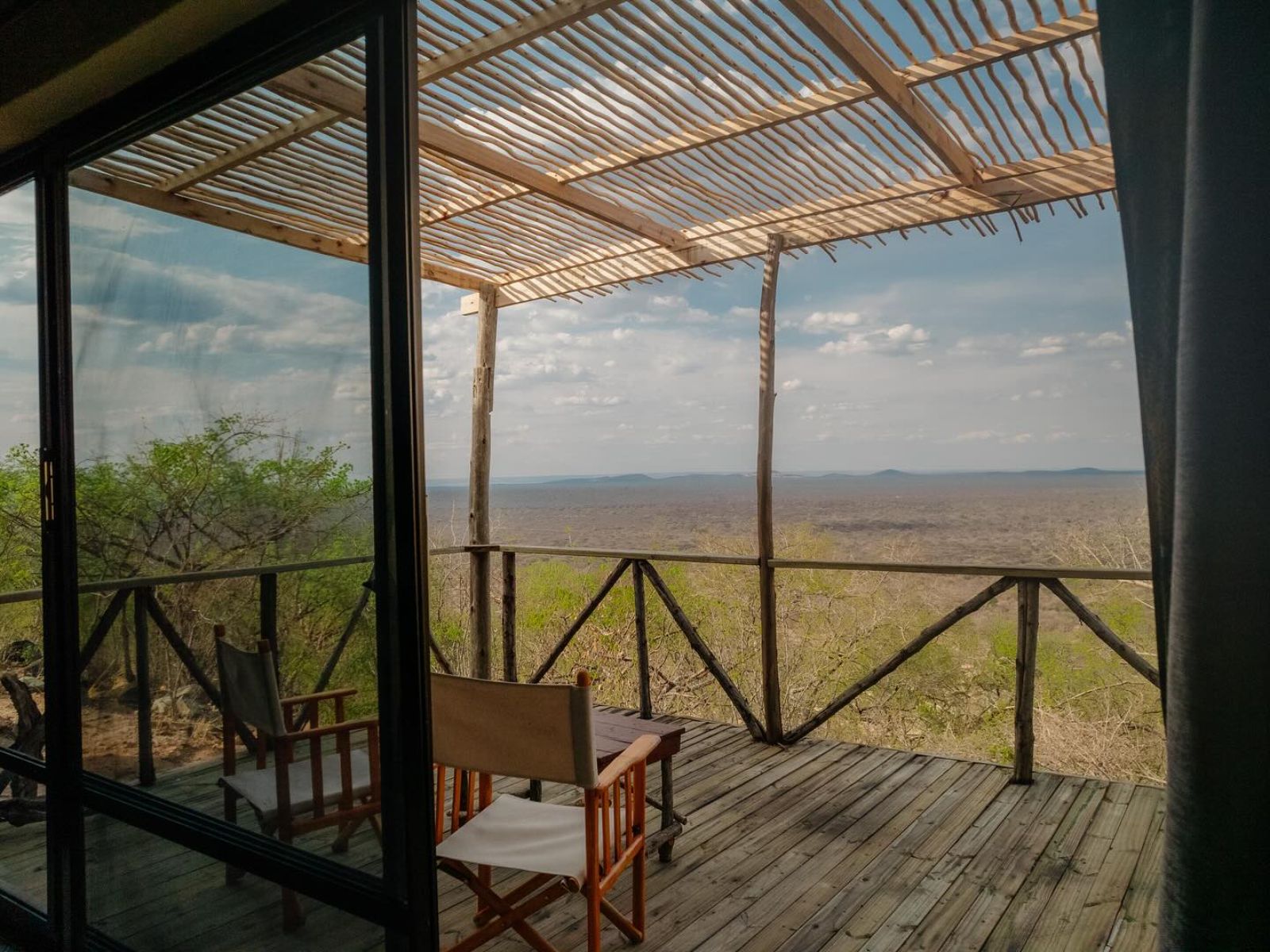Rondreis Tanzania,Ruaha, Ruaha Hilltop Lodge, uitzicht terras
