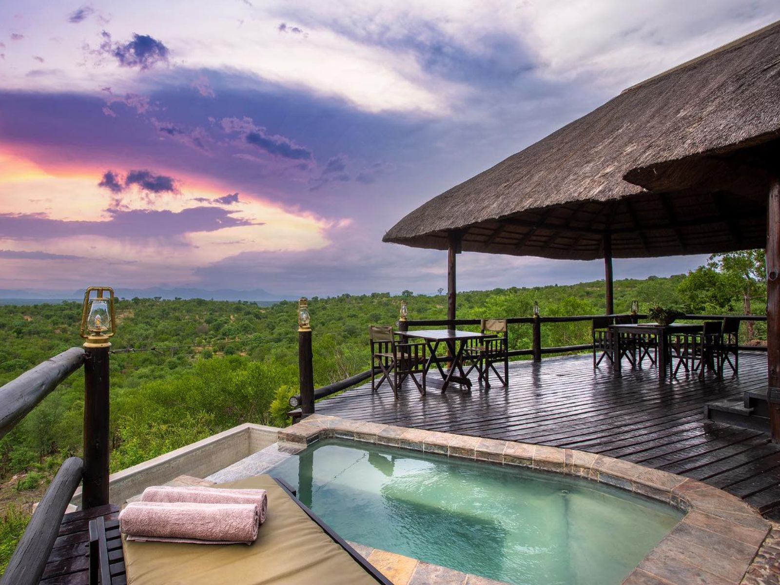 Rondreis Zuid-Afrika, Balule Game Reserve, Parsons Hilltop Safari Camp, uitzicht zwembad