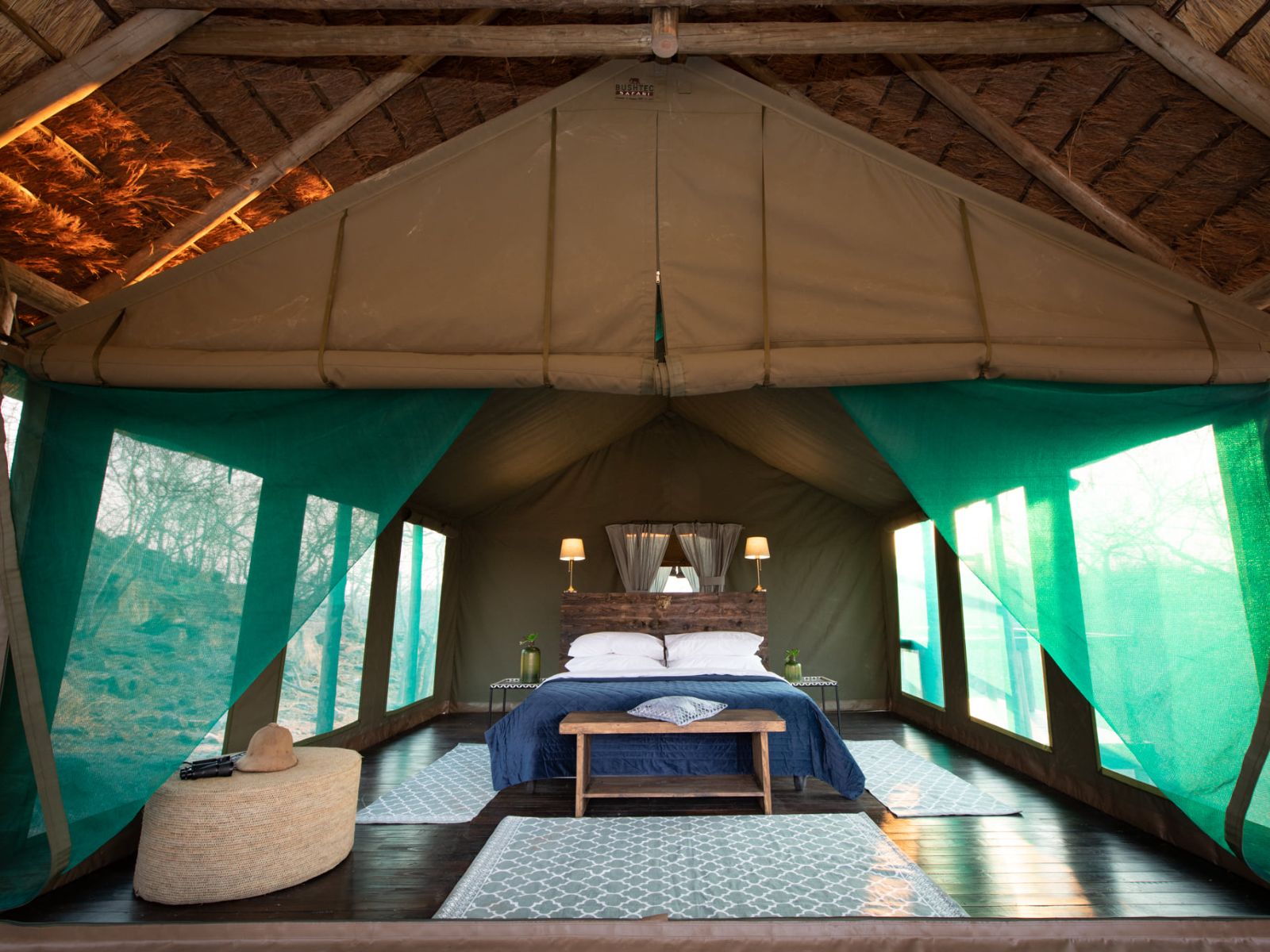 Rondreis Zuid-Afrika, Balule Game Reserve, Parsons Hilltop Safari Camp, vooraanzicht bed