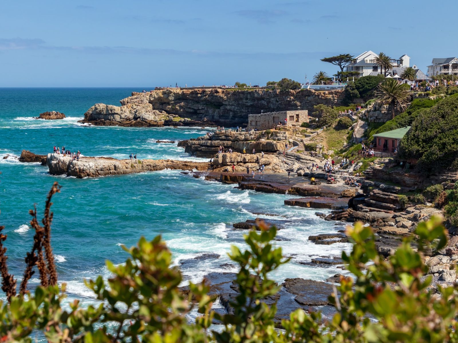 Rondreis Zuid-Afrika, Hermanus, Klif met huizen