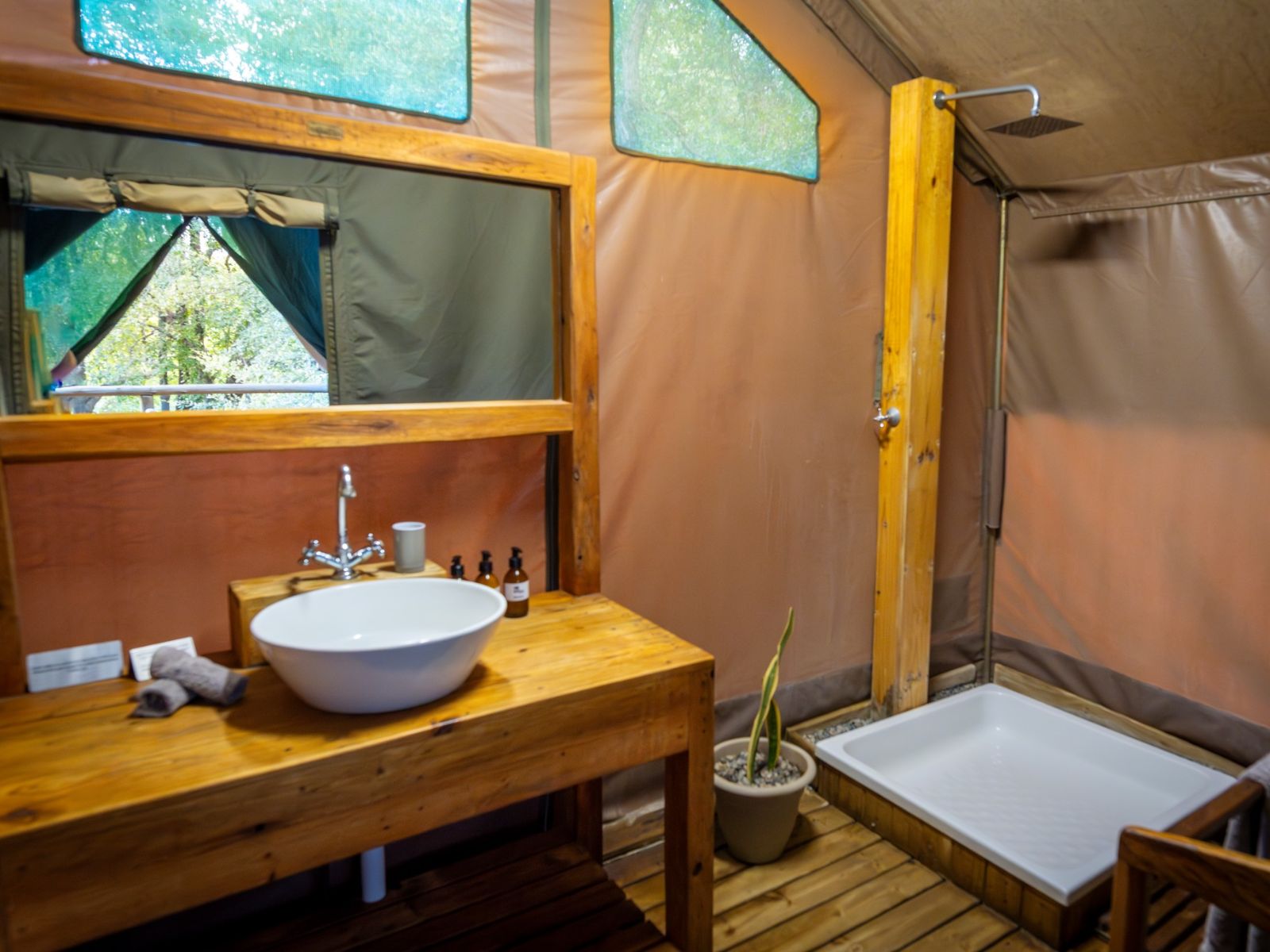 Rondreis Zuid-Afrika, Hoedspruit, Rukyia Safari Lodge, badkamer