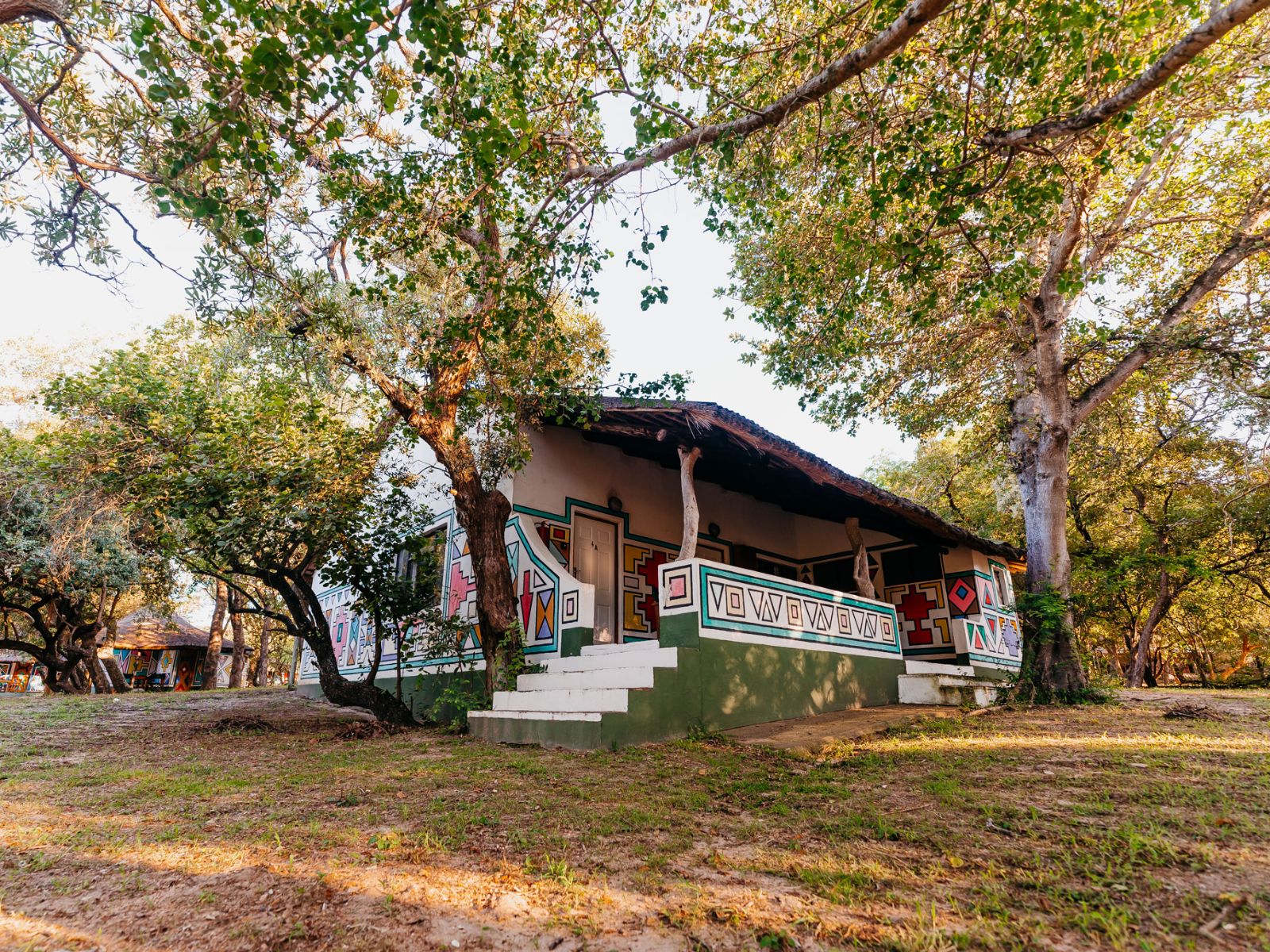 Rondreis Zuid-Afrika, Hoedspruit, Timbavati Safari Lodge, buitenaanzicht lodge